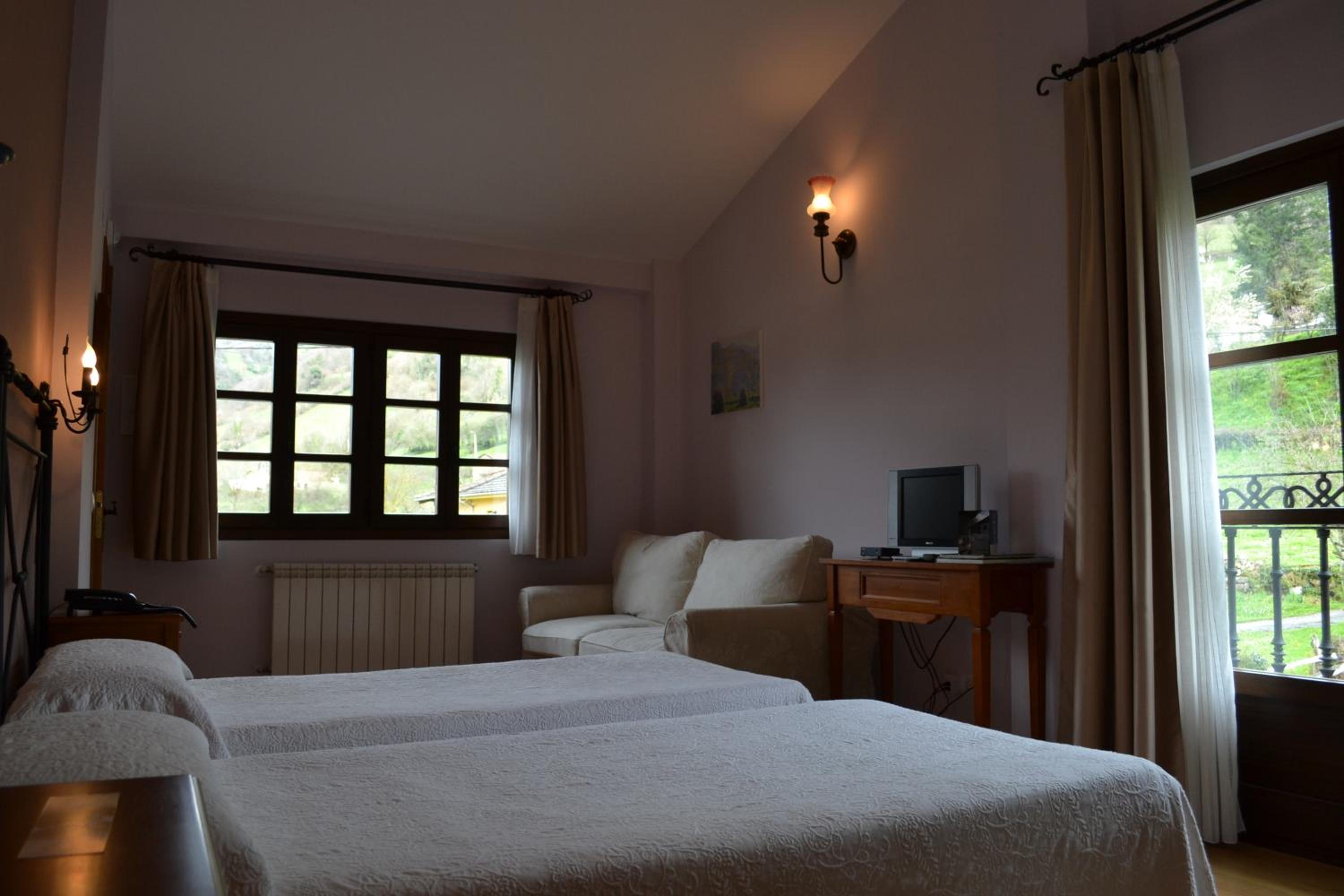 Double Room - Photo 17