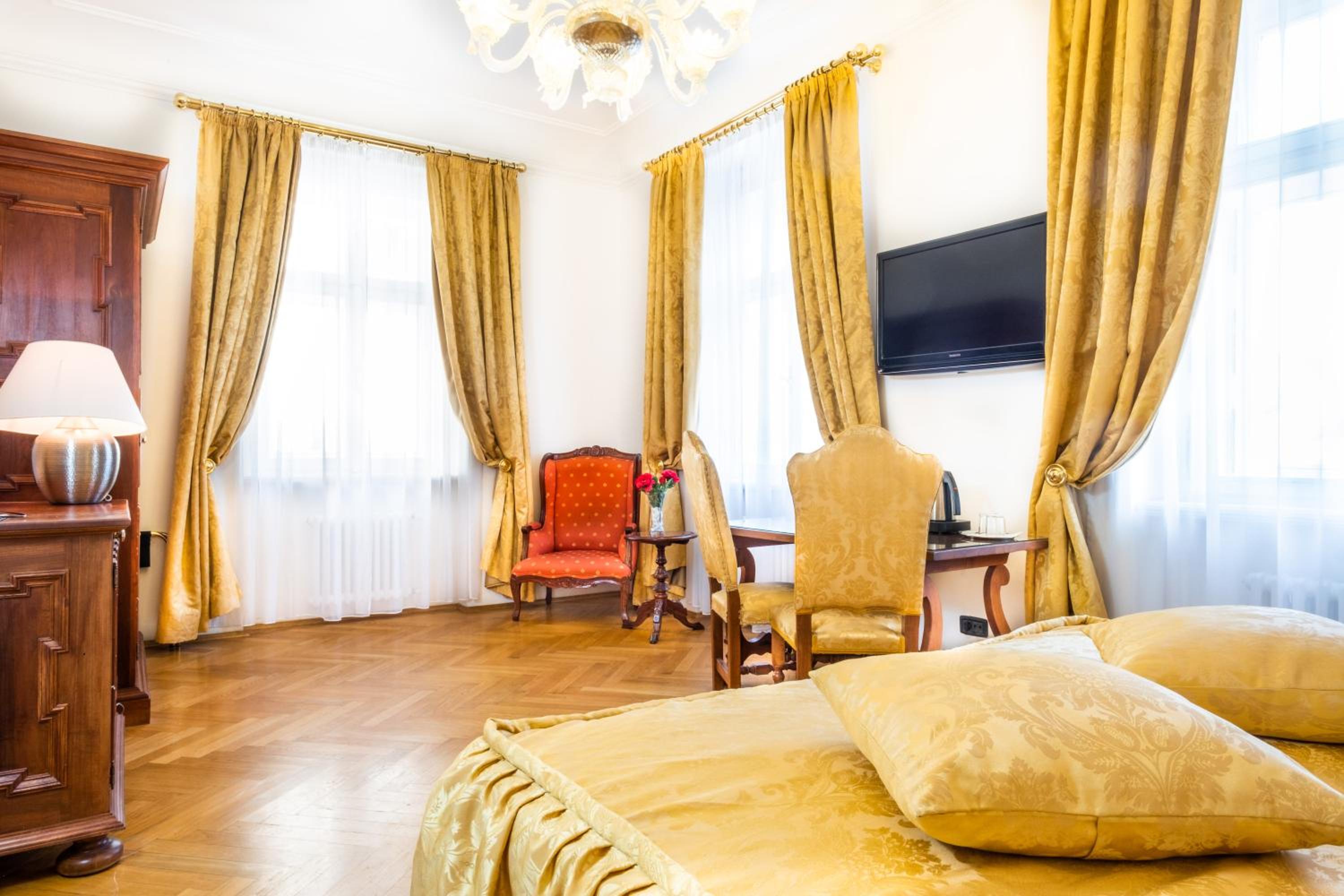 Superior Room with River View thumbnail 5