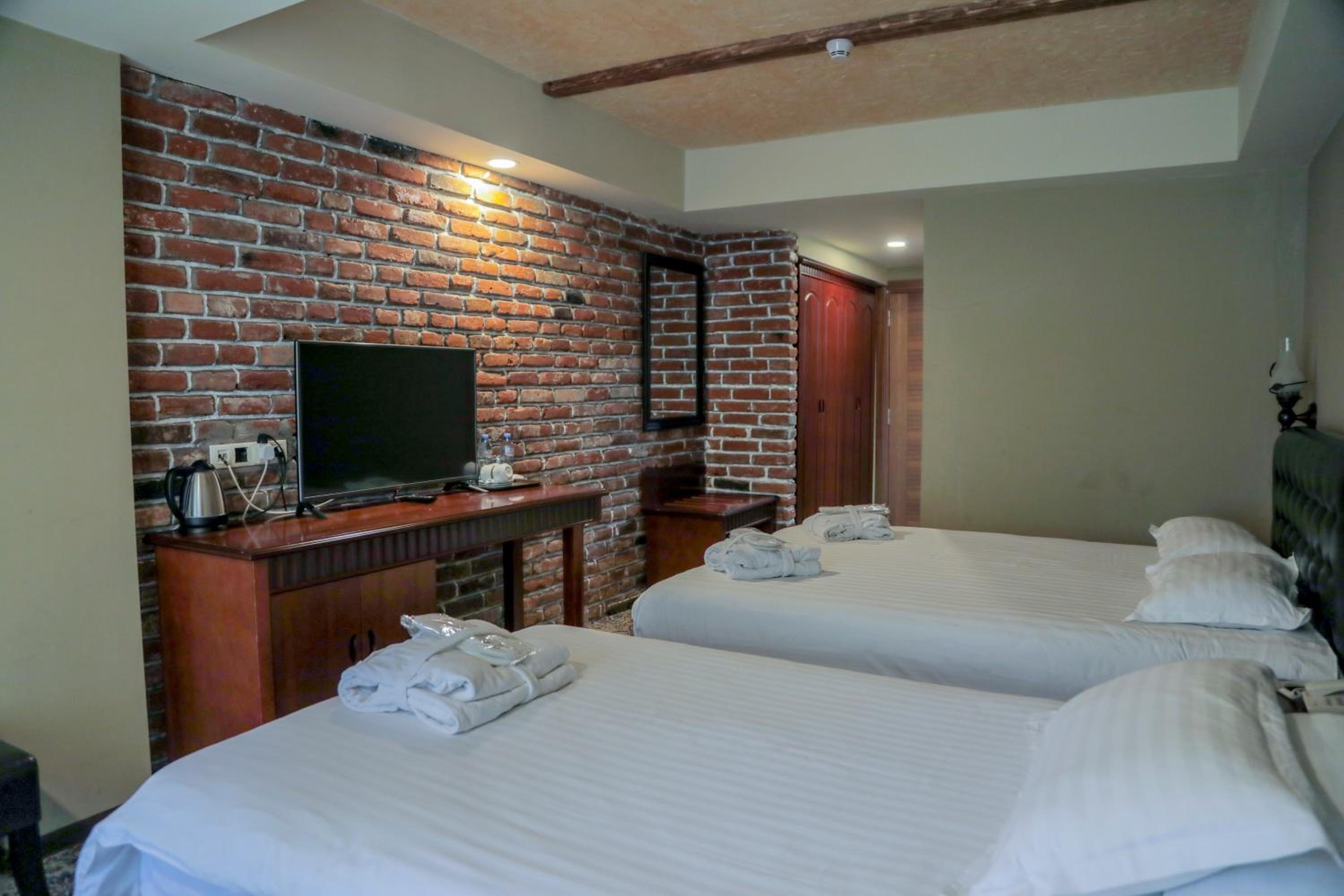 Classic Triple Room - Photo 2