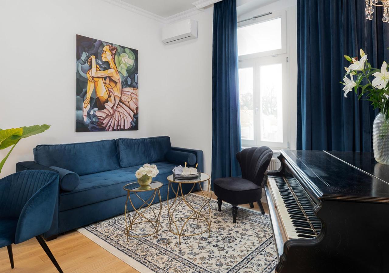 One-Bedroom Apartment - Photo 1