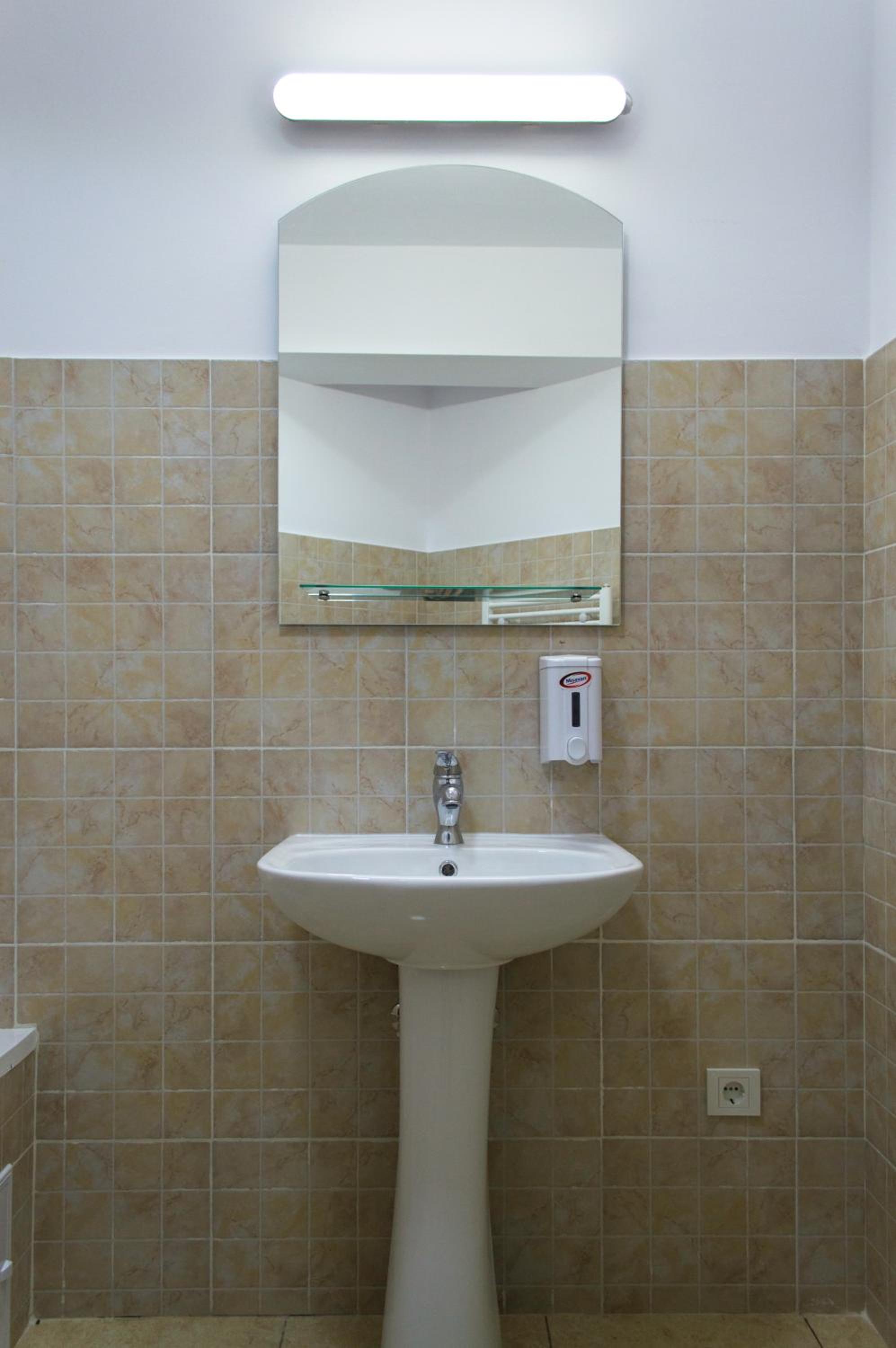 One-Bedroom Apartment - Photo 3