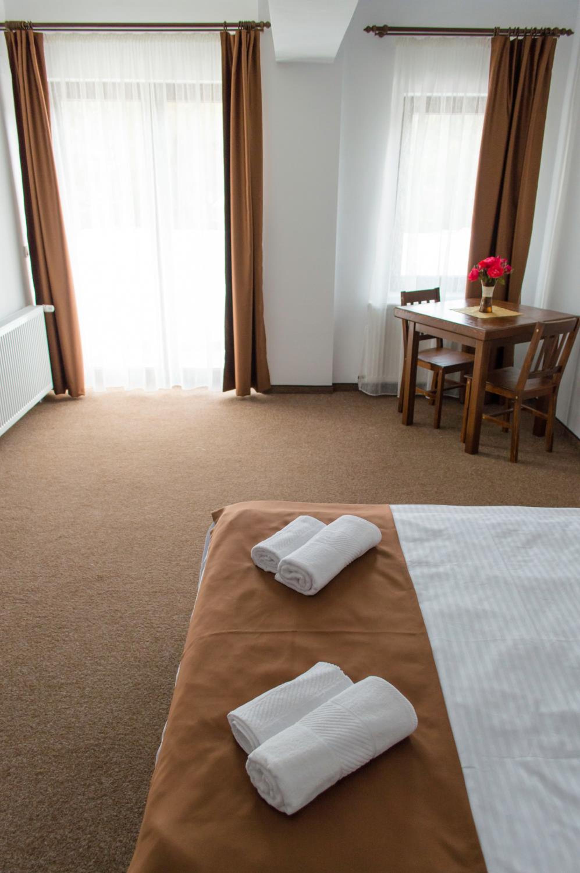 Deluxe Queen Room - Photo 2