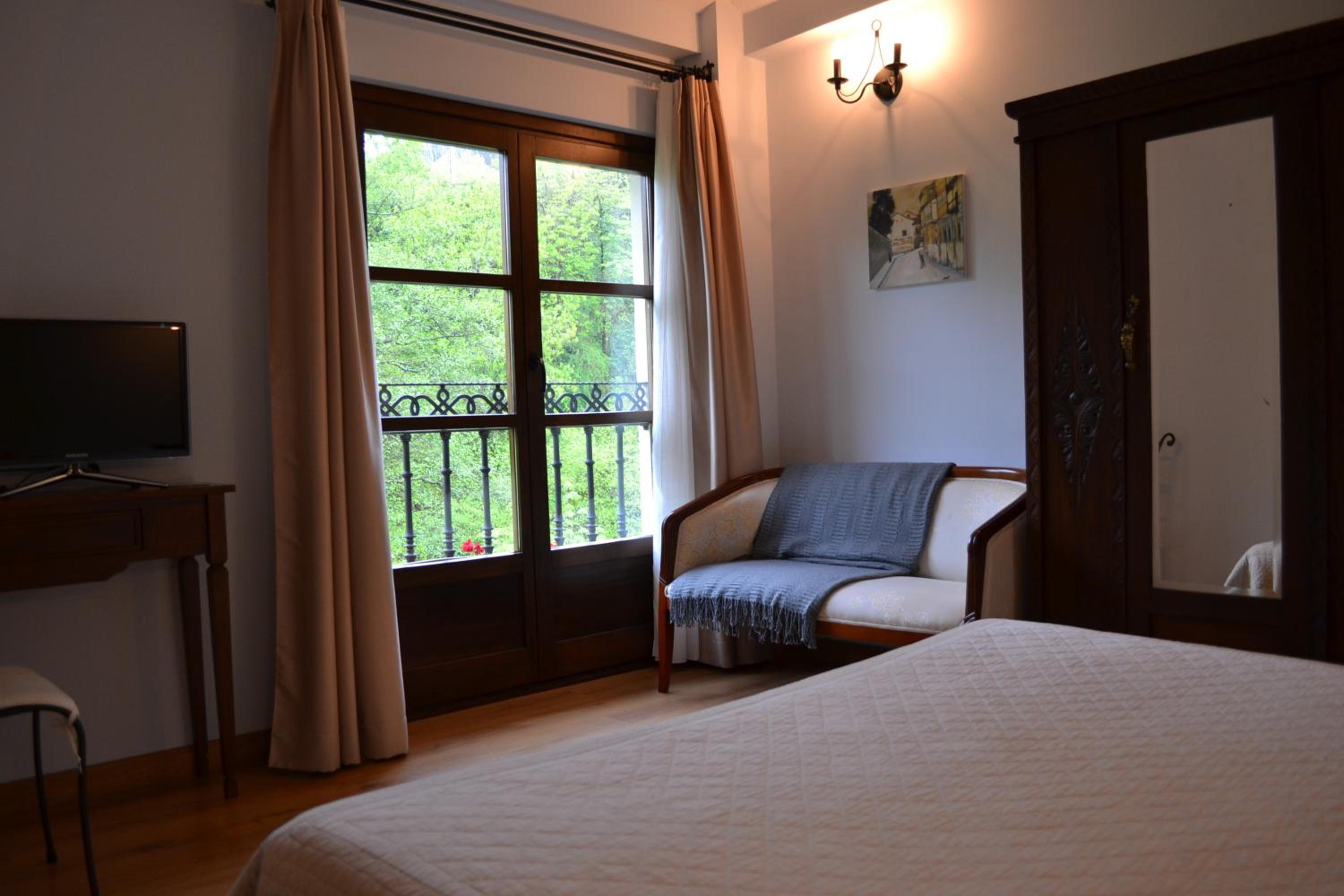 Double Room - Photo 7