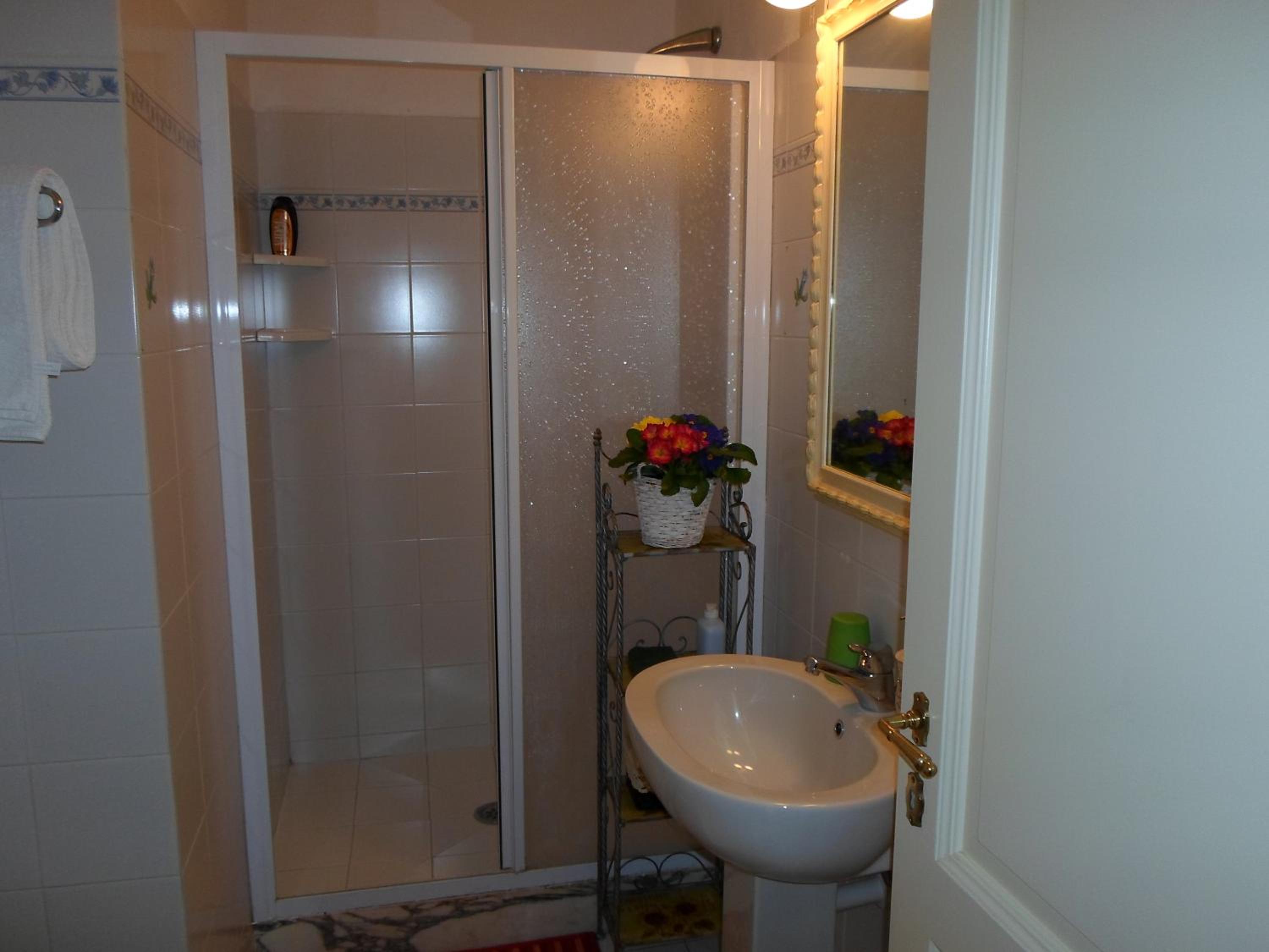 Deluxe King Room photo 3