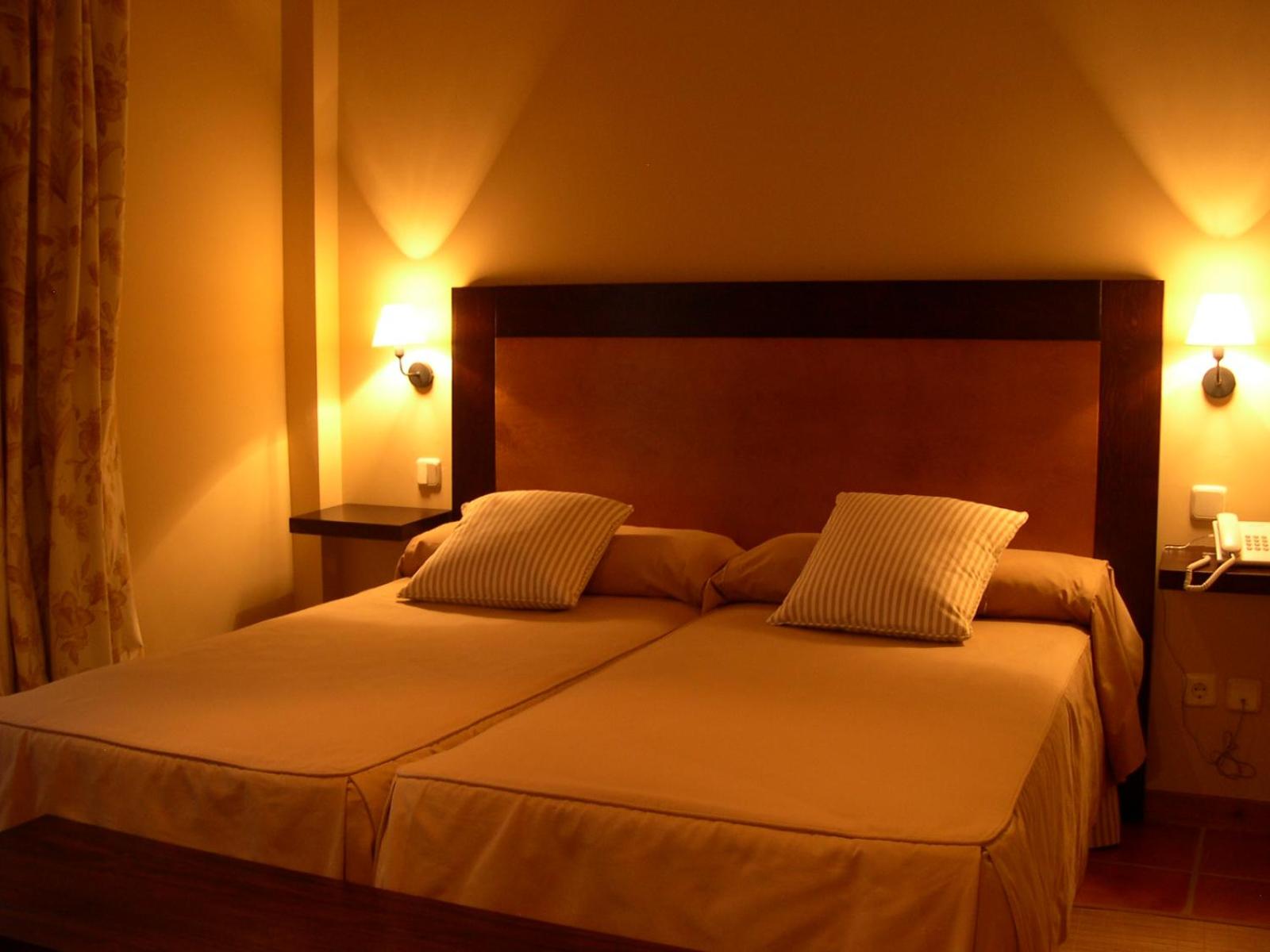 Twin Room - Photo 2