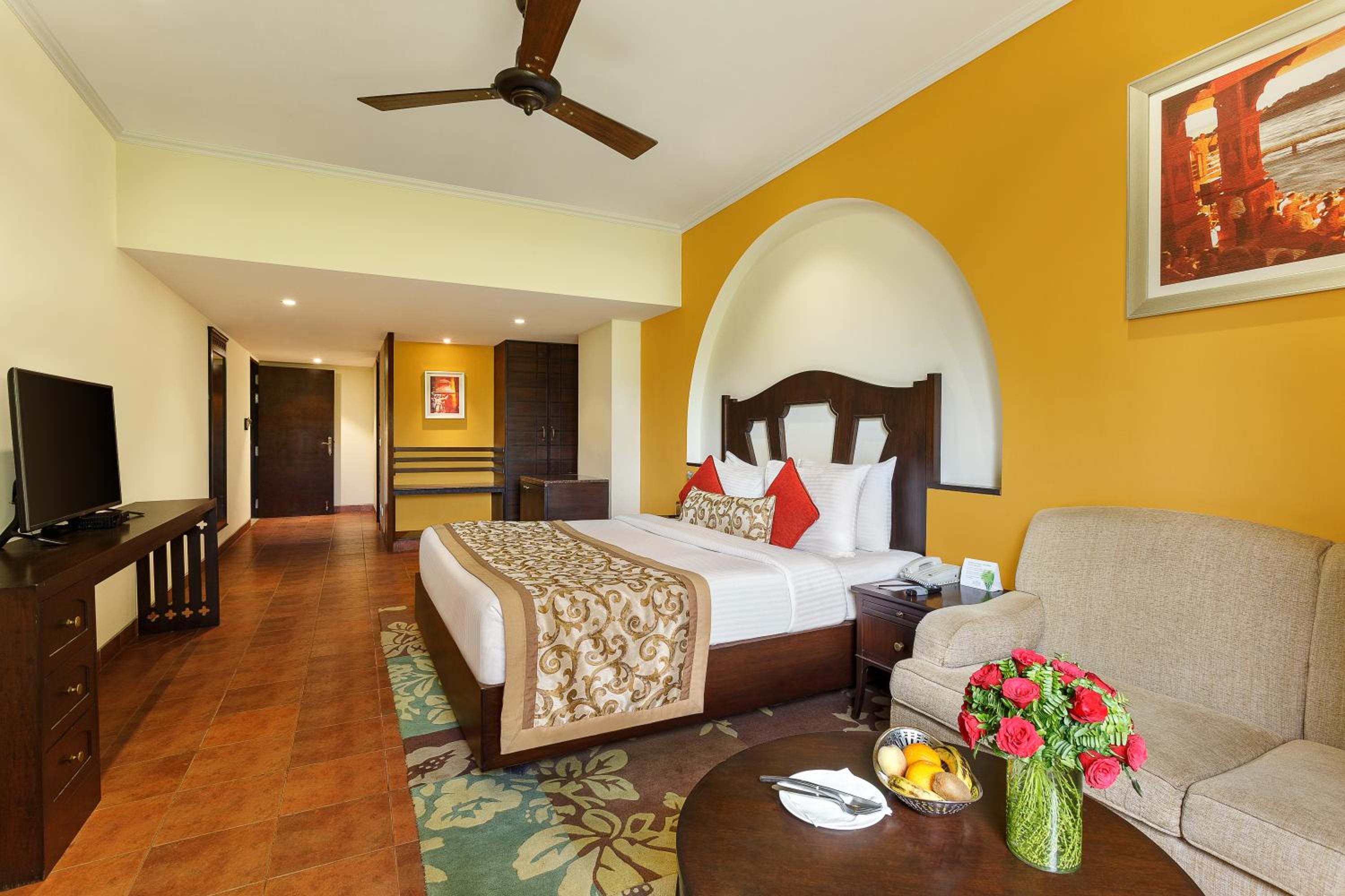 Deluxe Royal Room (Garden Facing) photo 2