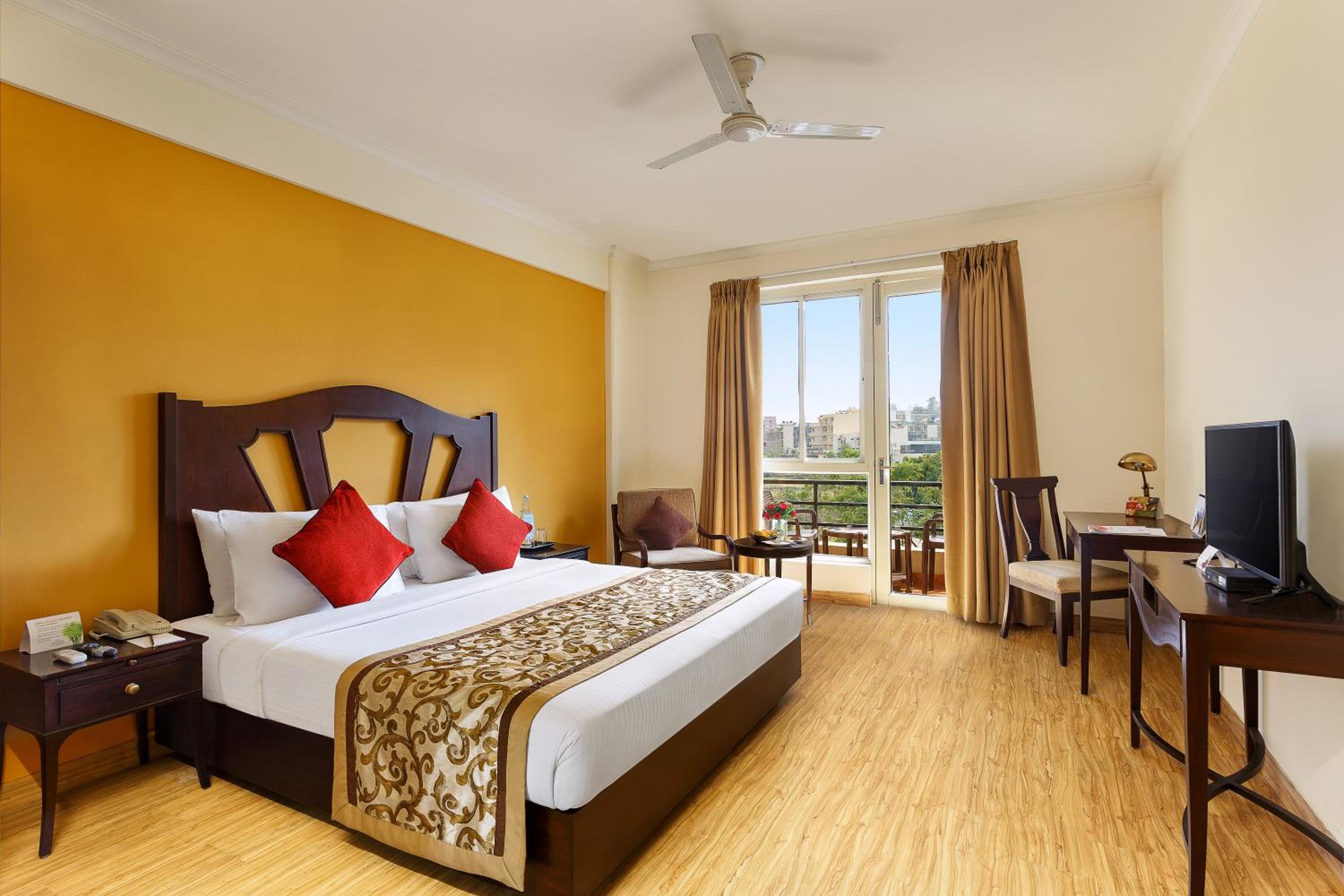 One Bedroom Standard Apartment (Garden Facing) - Photo 2