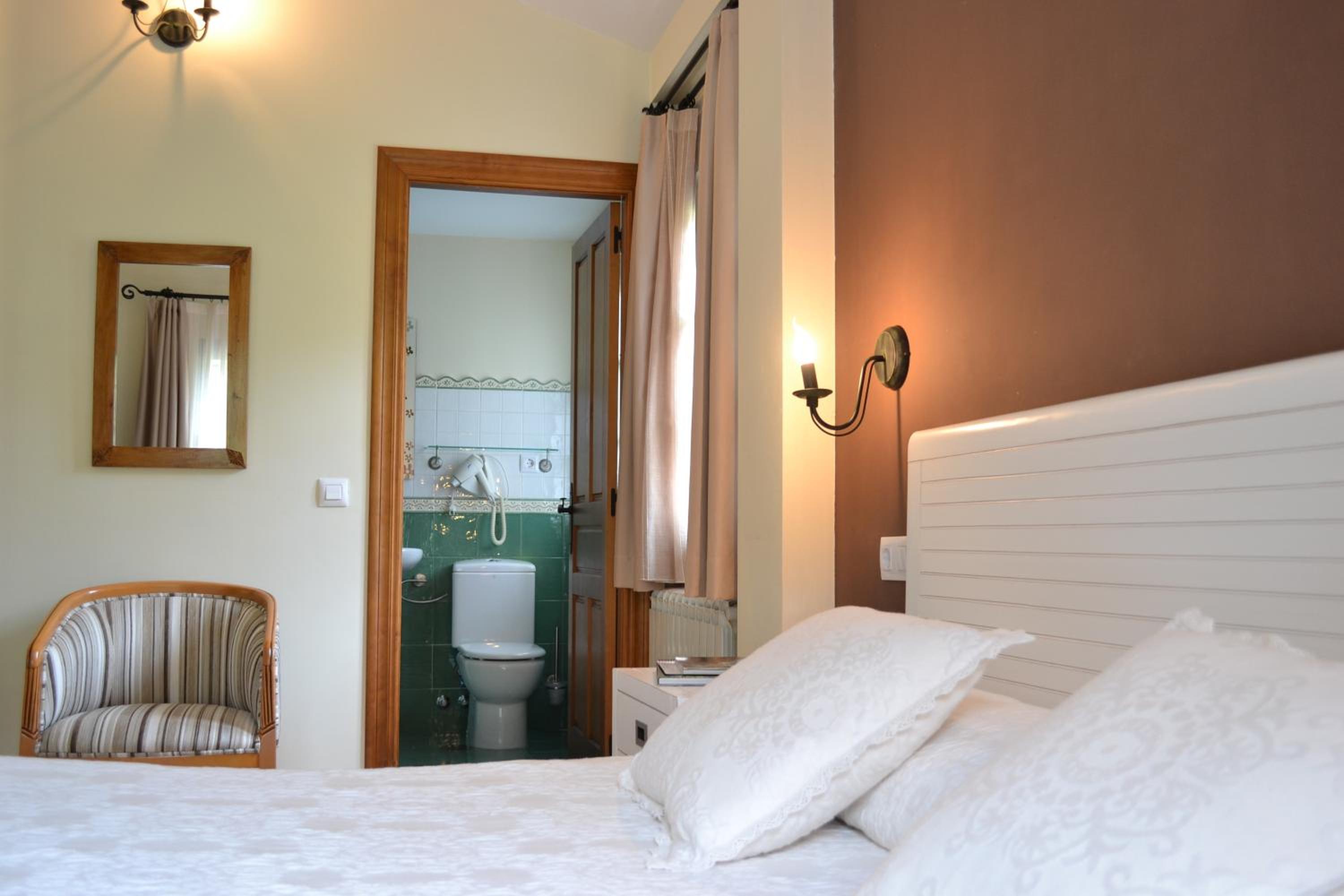 Double Room - Photo 4