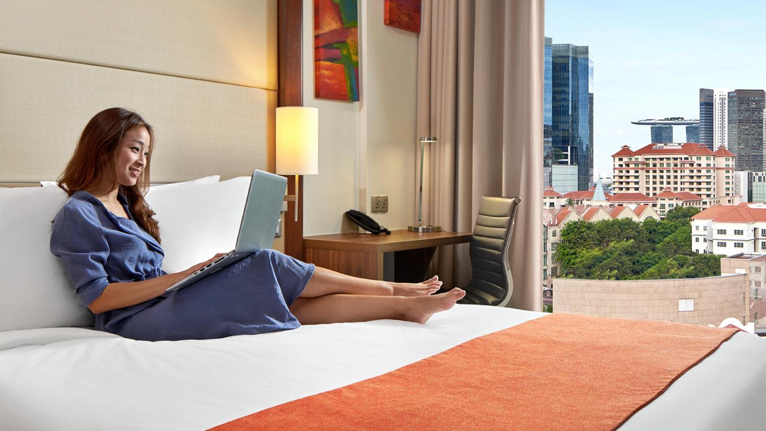 Standard Queen Room with MBS View and Free Breakfast - Top Floor thumbnail 5