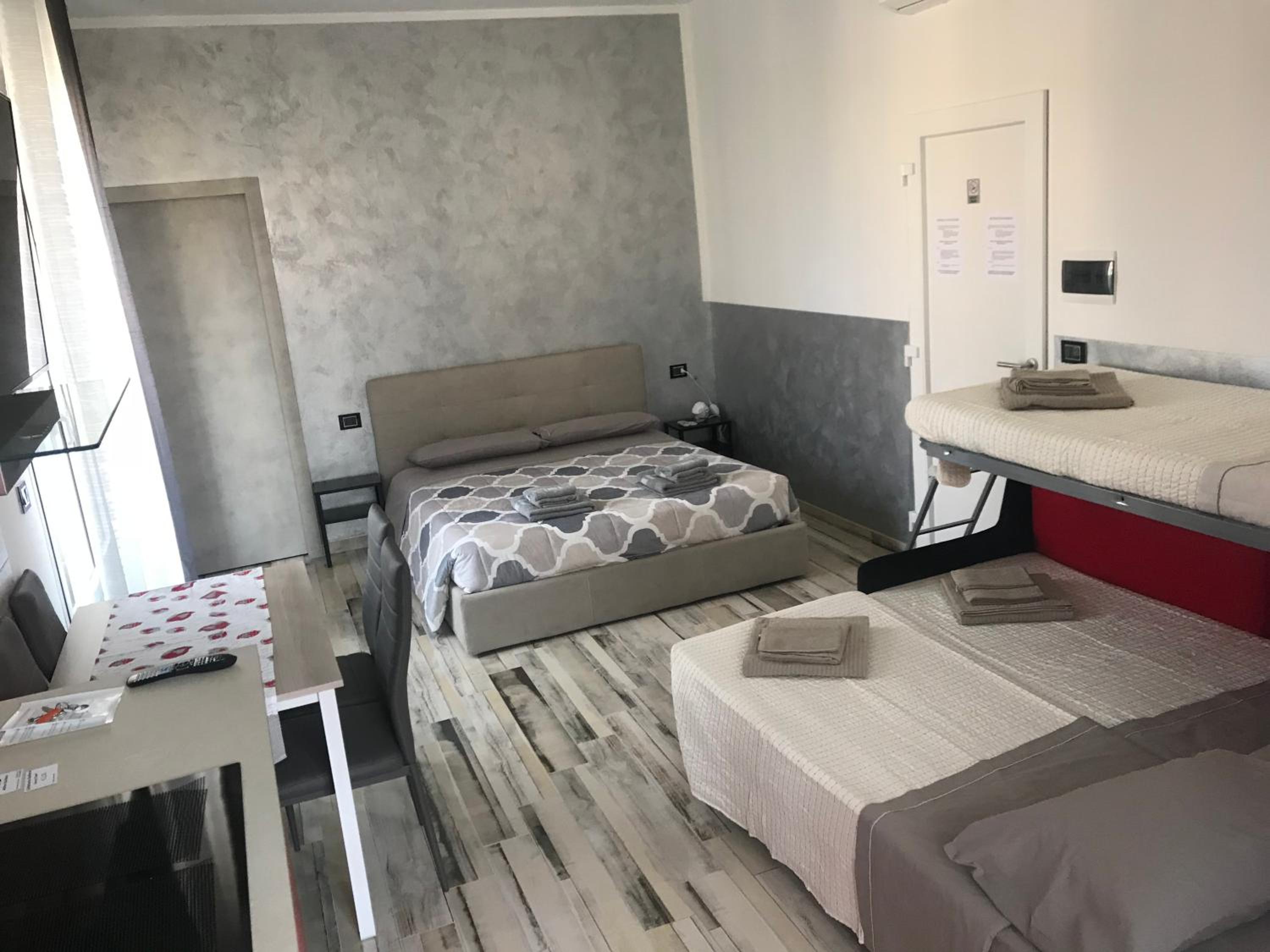 Studio Apartment - Photo 8
