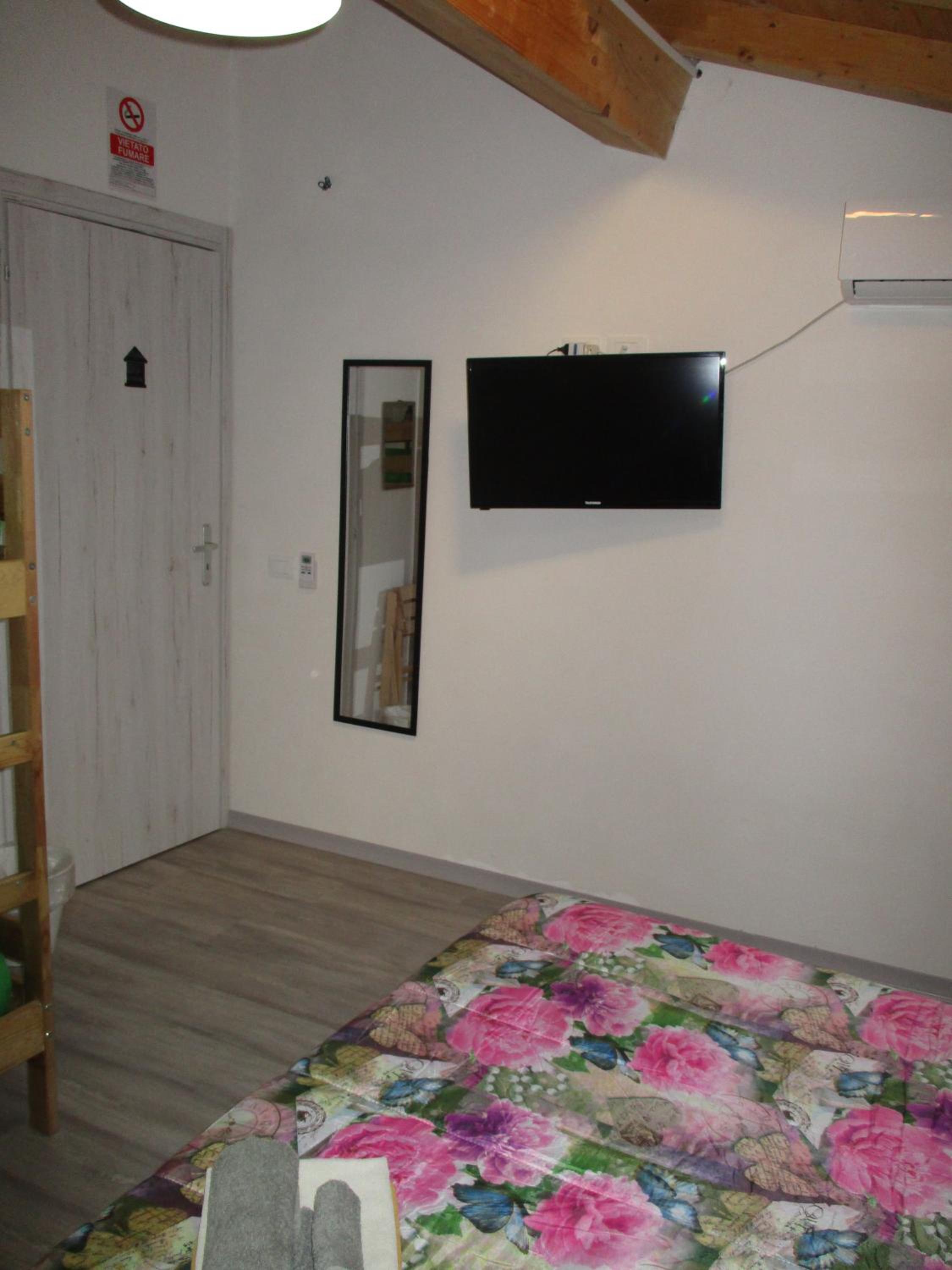Double Room With Shared Bathroom photo 3