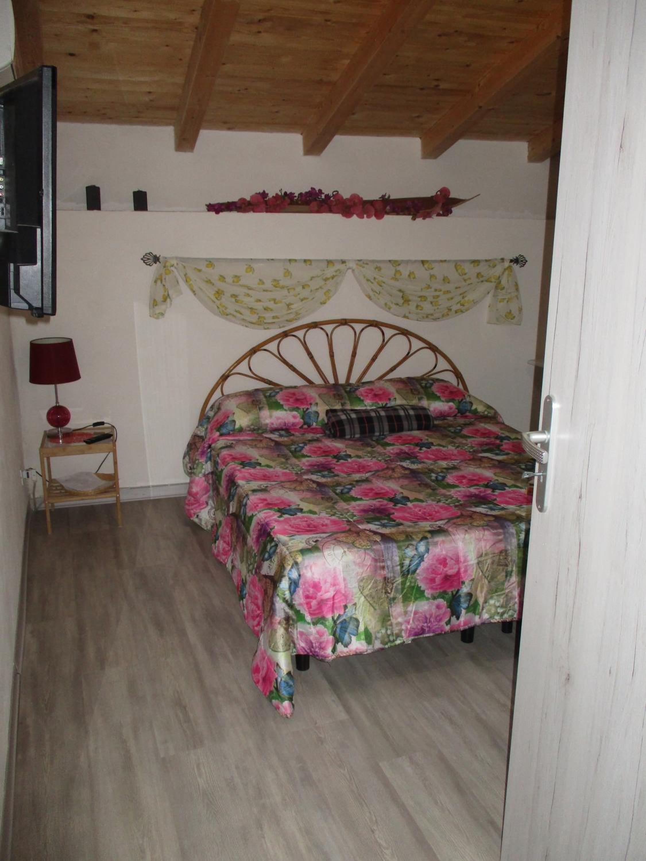 Double Room With Shared Bathroom photo 1