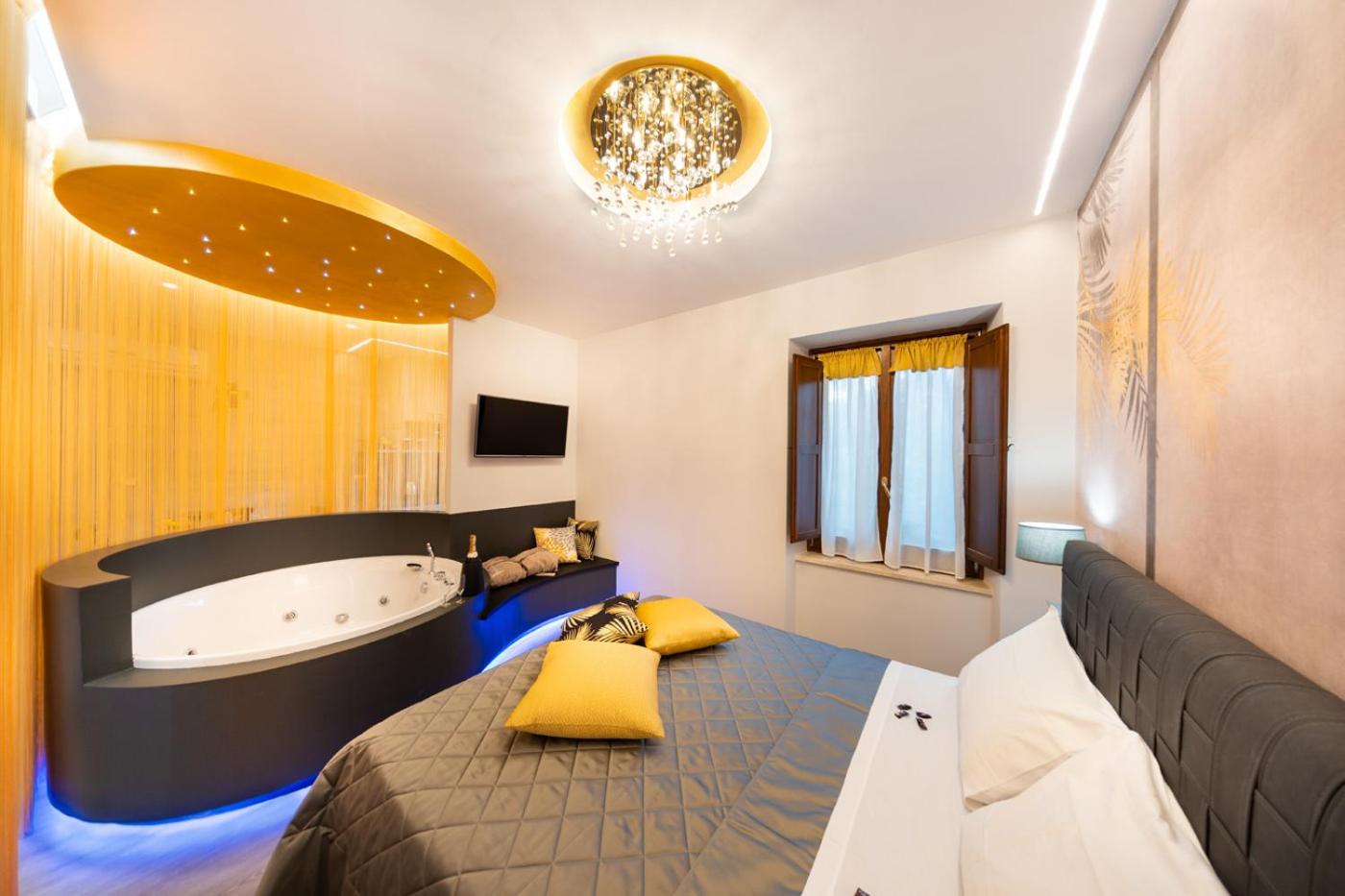 Suite with Spa Bath photo 2