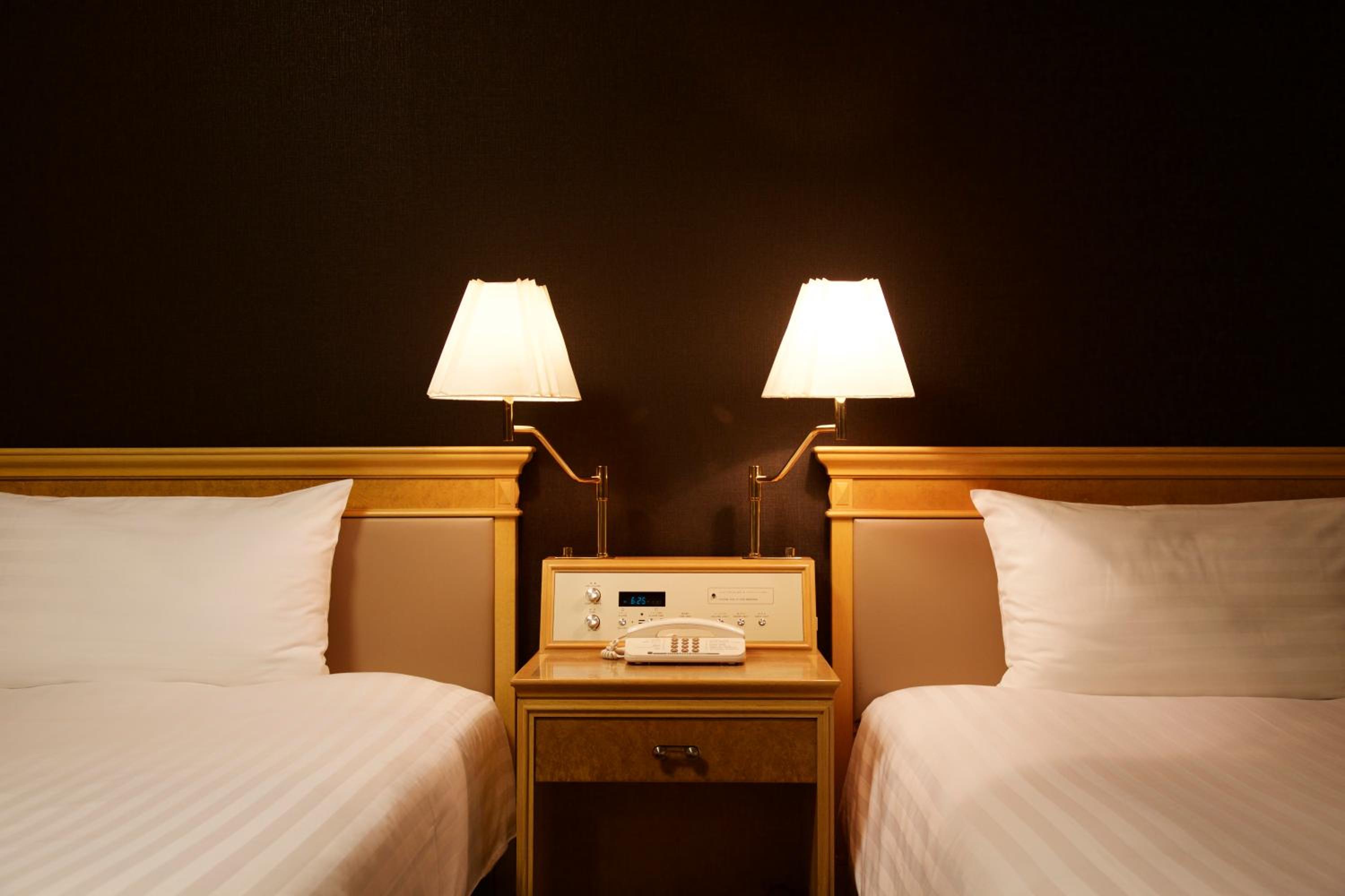 Standard Twin Room with Bayside View - Smoking - Photo 4