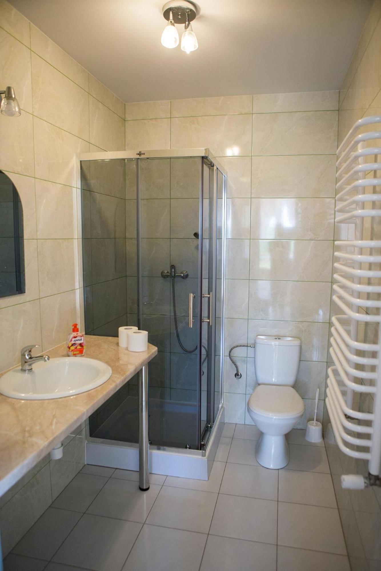 Quadruple Room with Shower - Photo 5