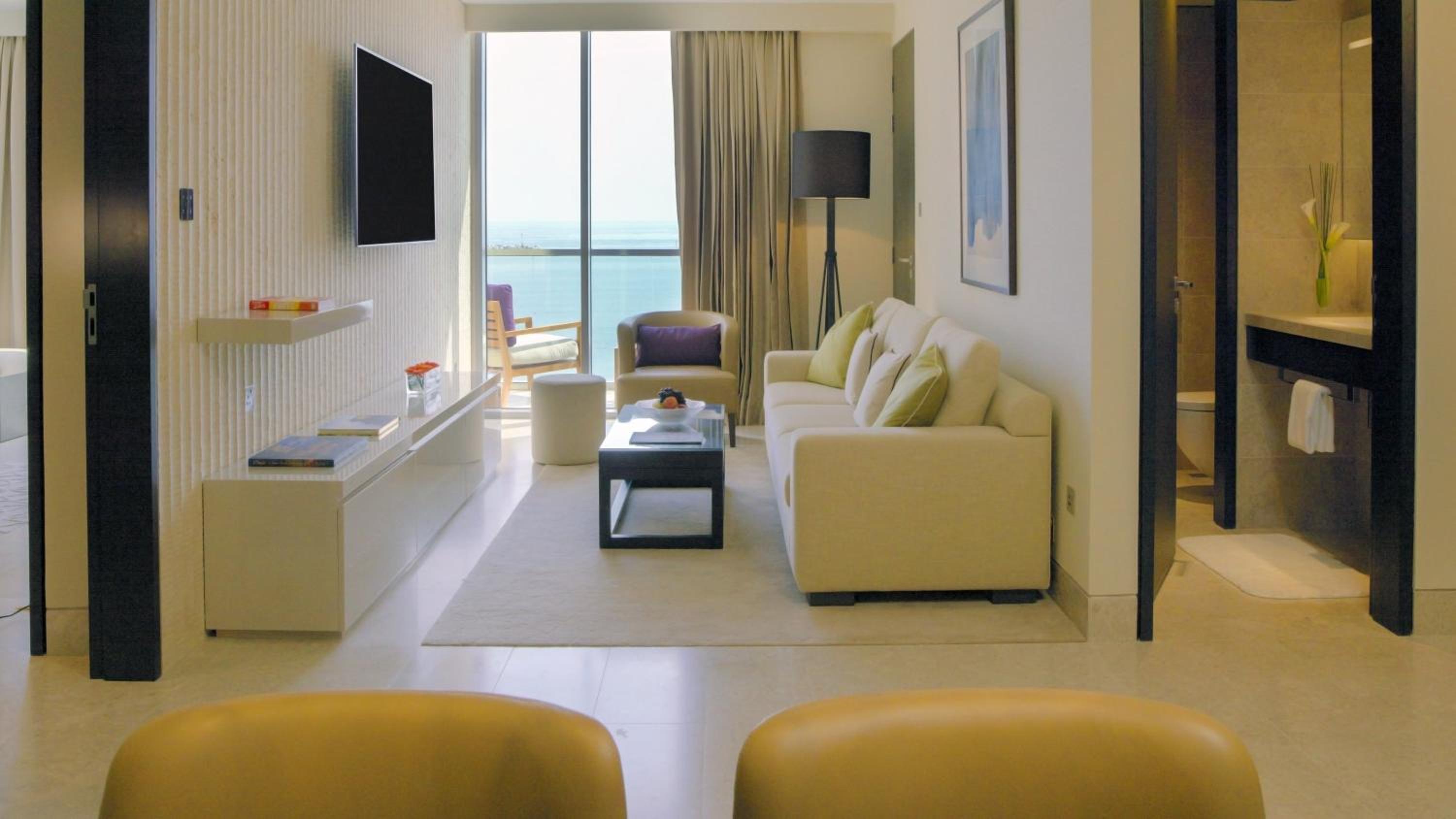 Deluxe Sea View Suite