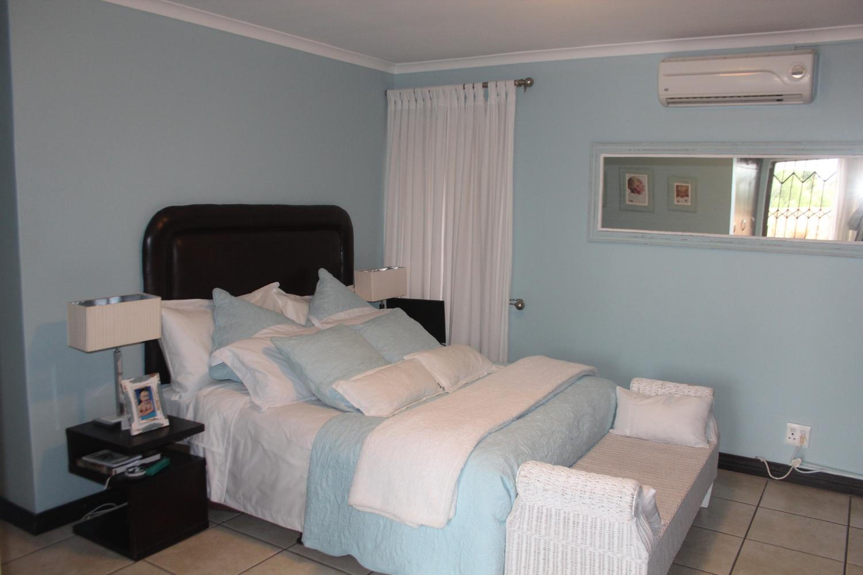Deluxe Queen Suite