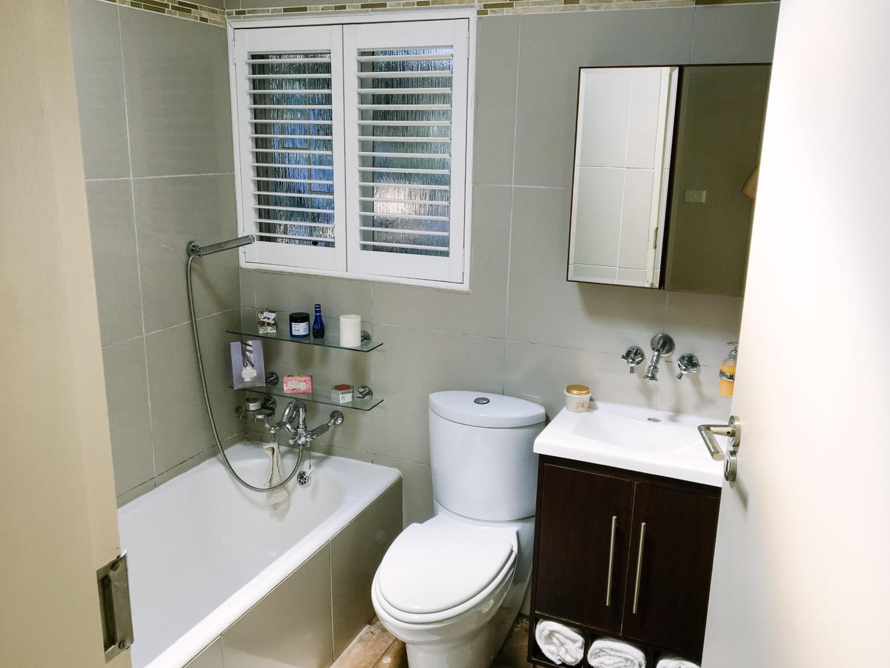 Budget Double Room - Photo 6