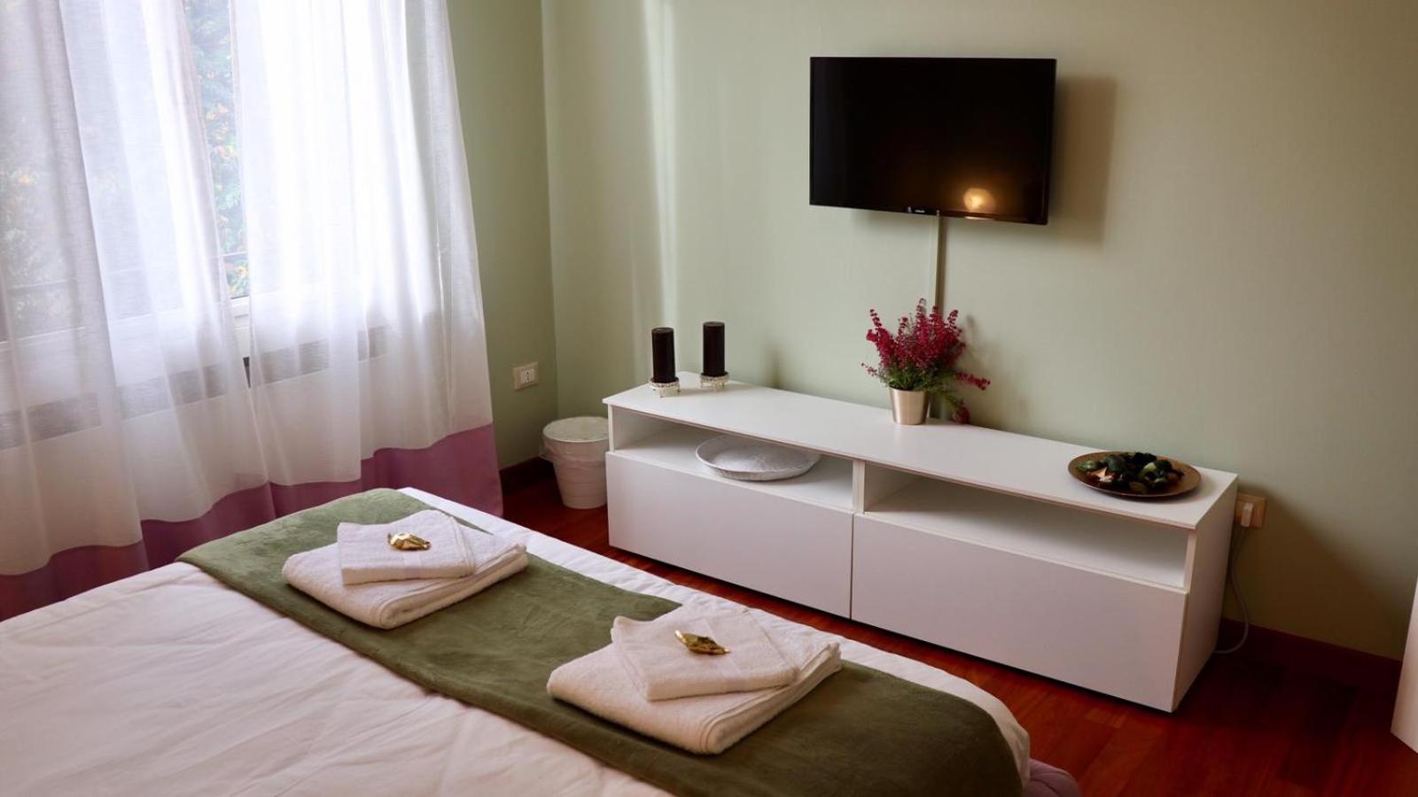 Deluxe Double Room - Photo 8