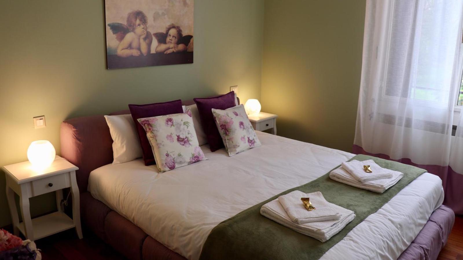 Deluxe Double Room - Photo 9