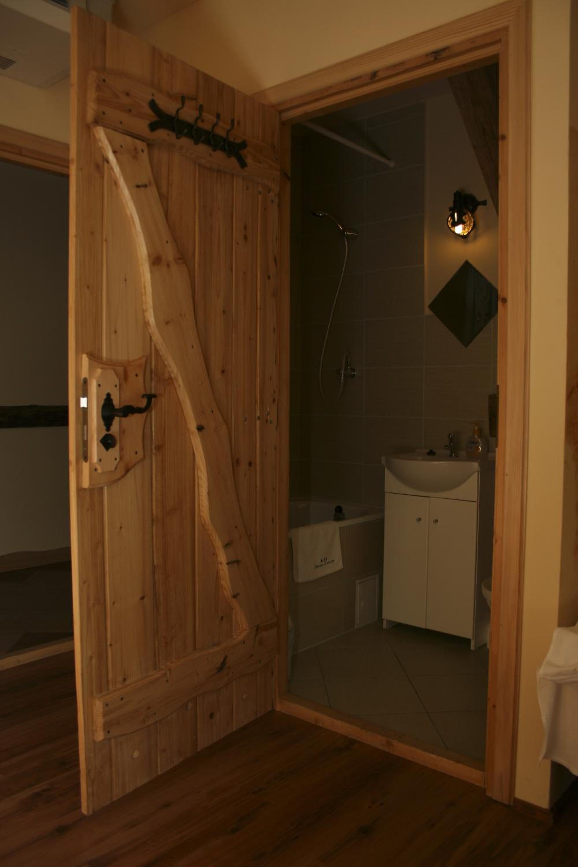 Double Room with Bathroom - Photo 16