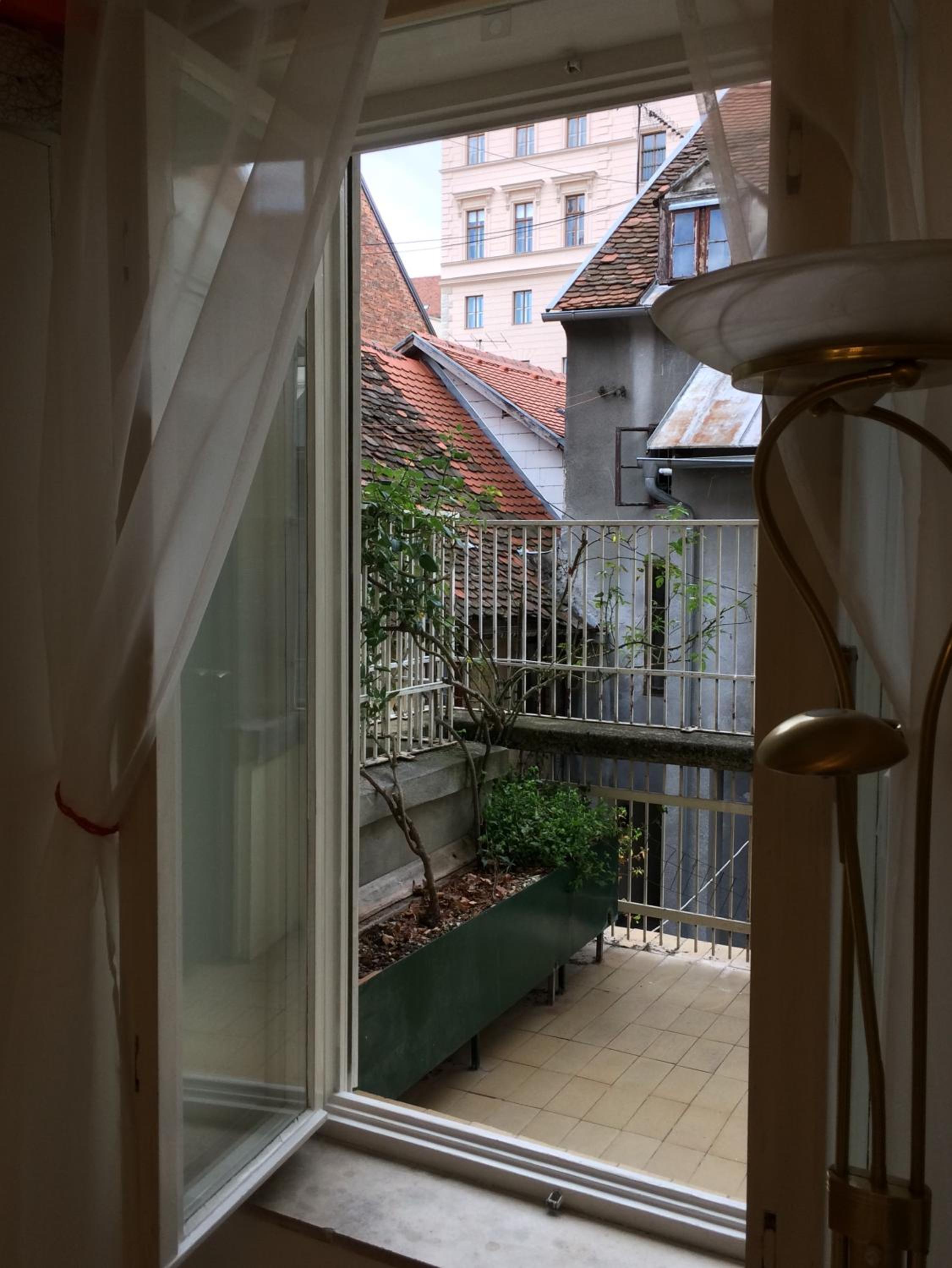 Studio Apartment - Photo 26