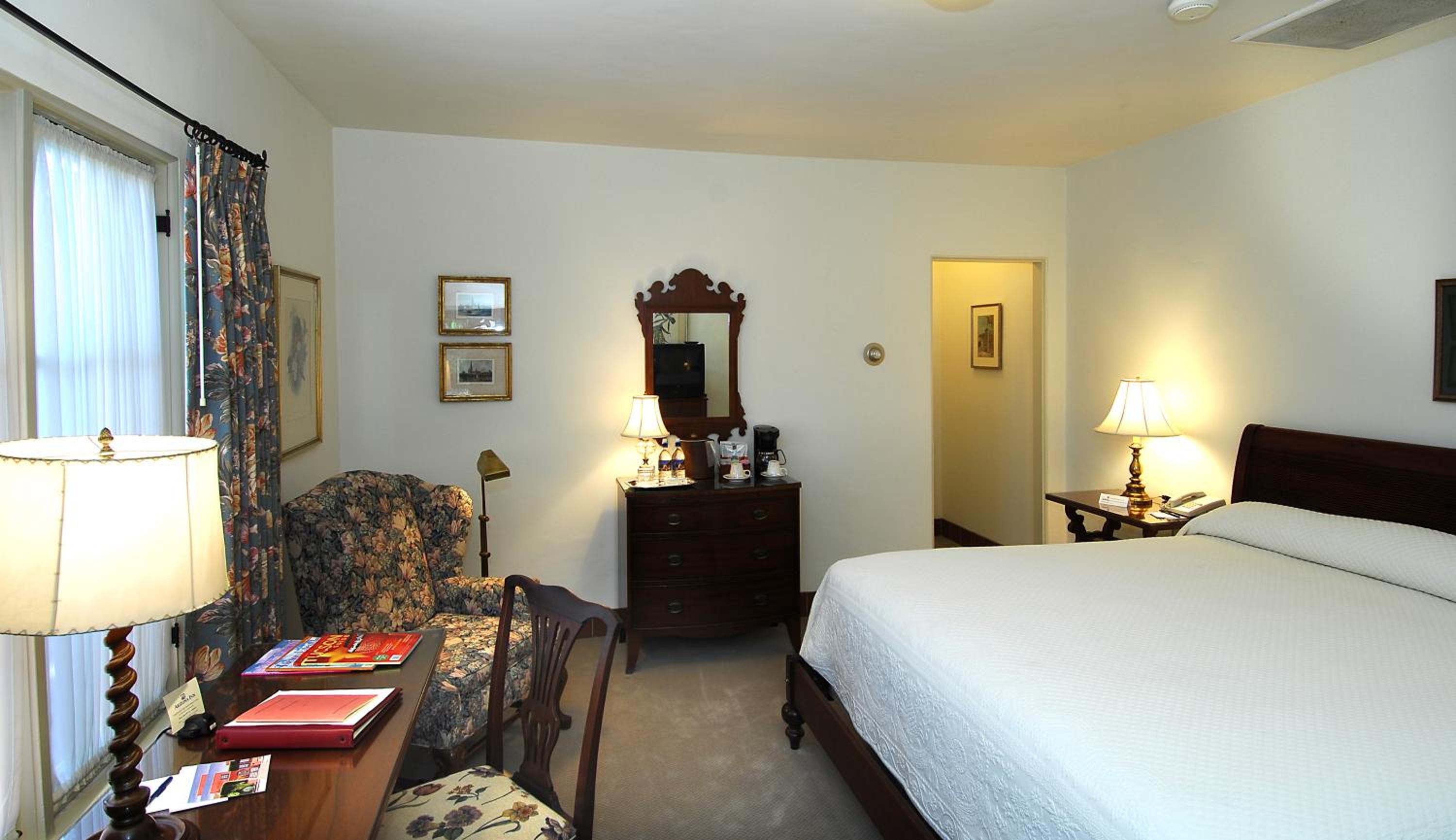Premium King Room photo 3
