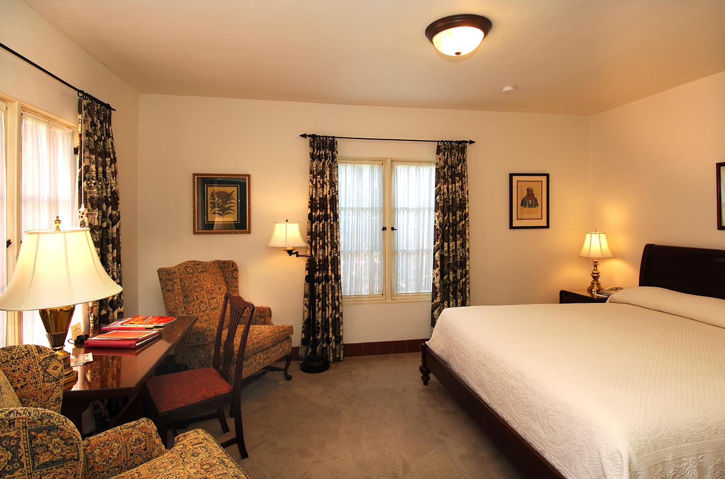 Premium King Room photo 2