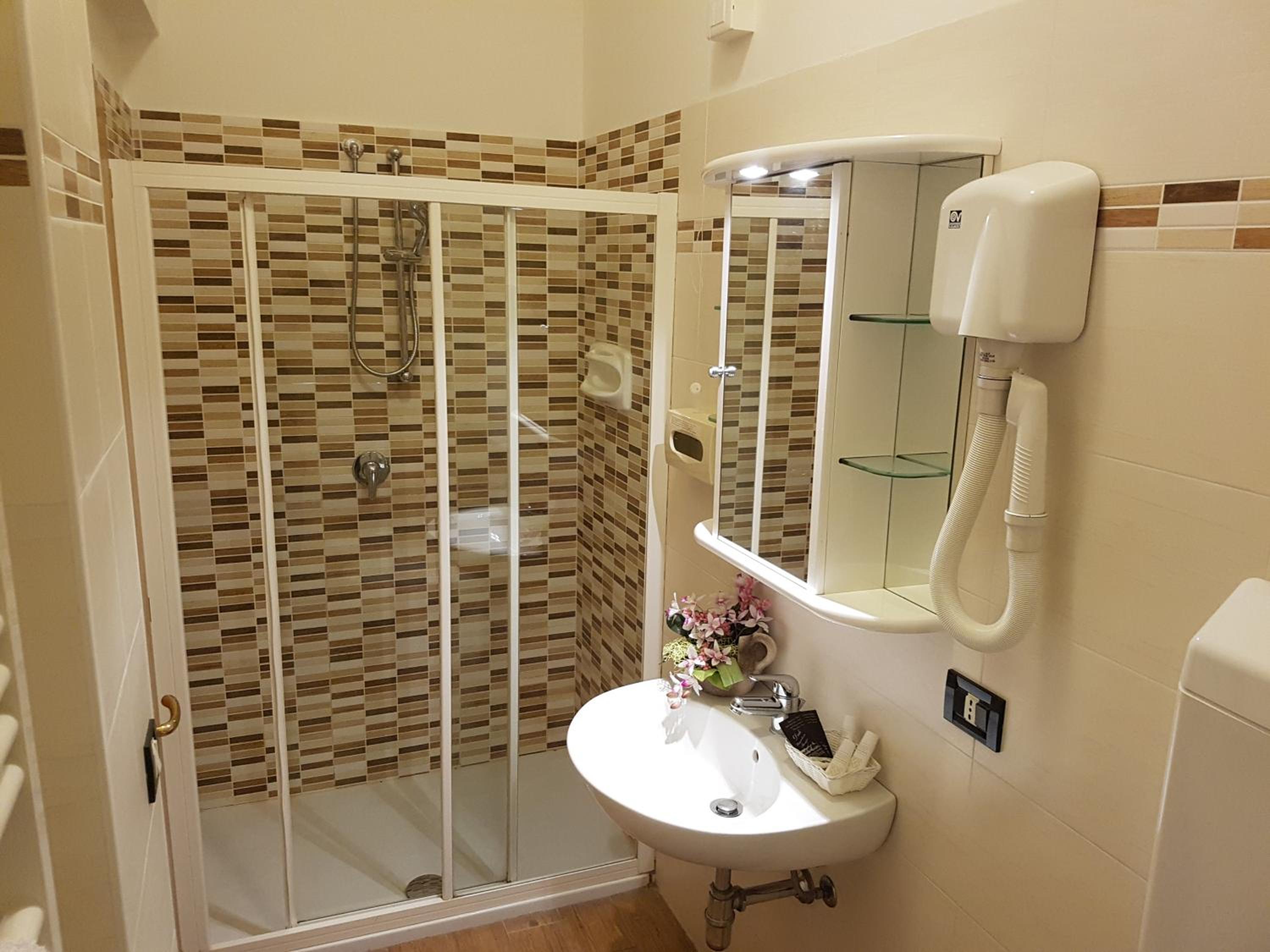 Superior Double Room with Balcony and Lake View - Photo 3