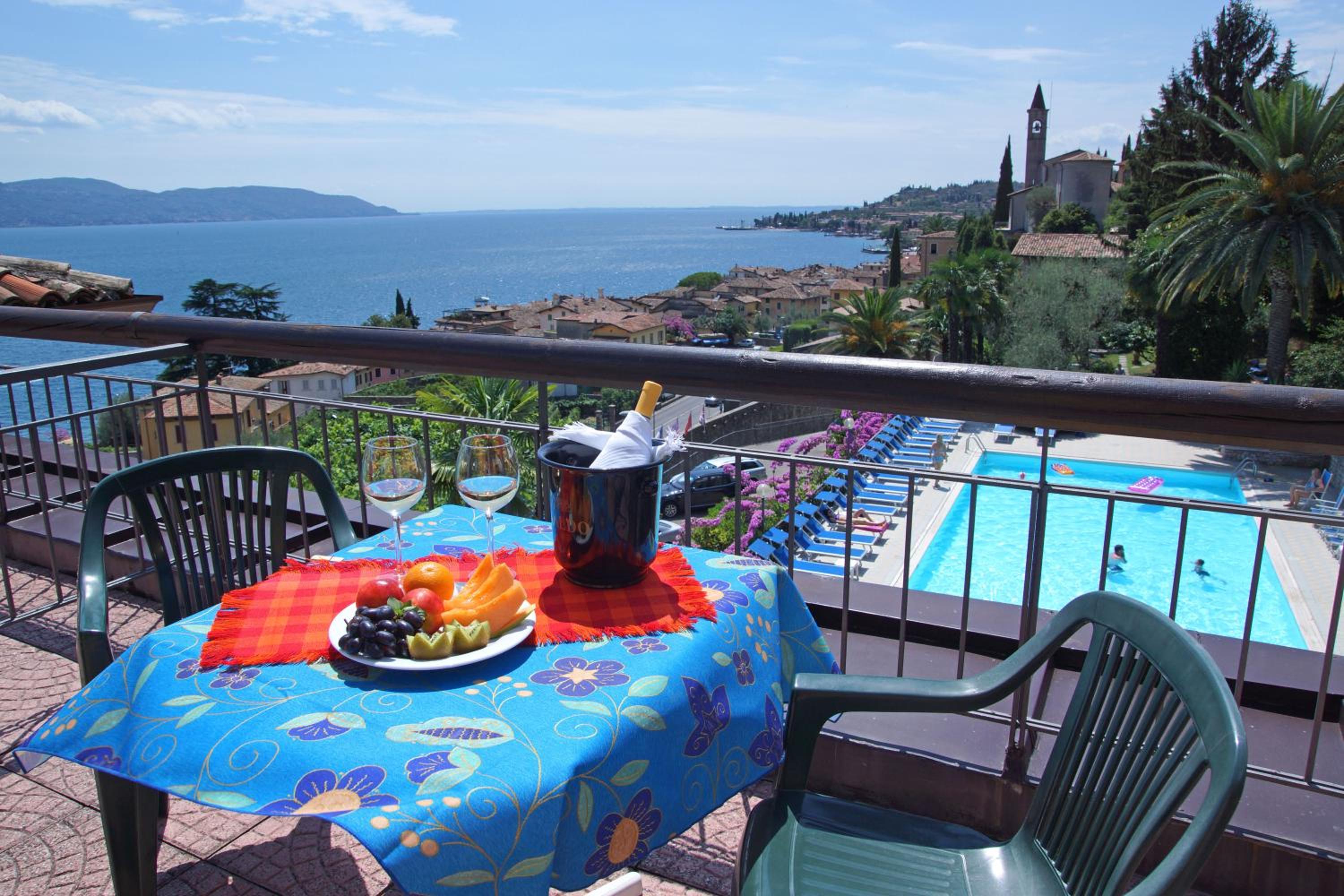 Superior Double Room with Balcony and Lake View - Photo 5