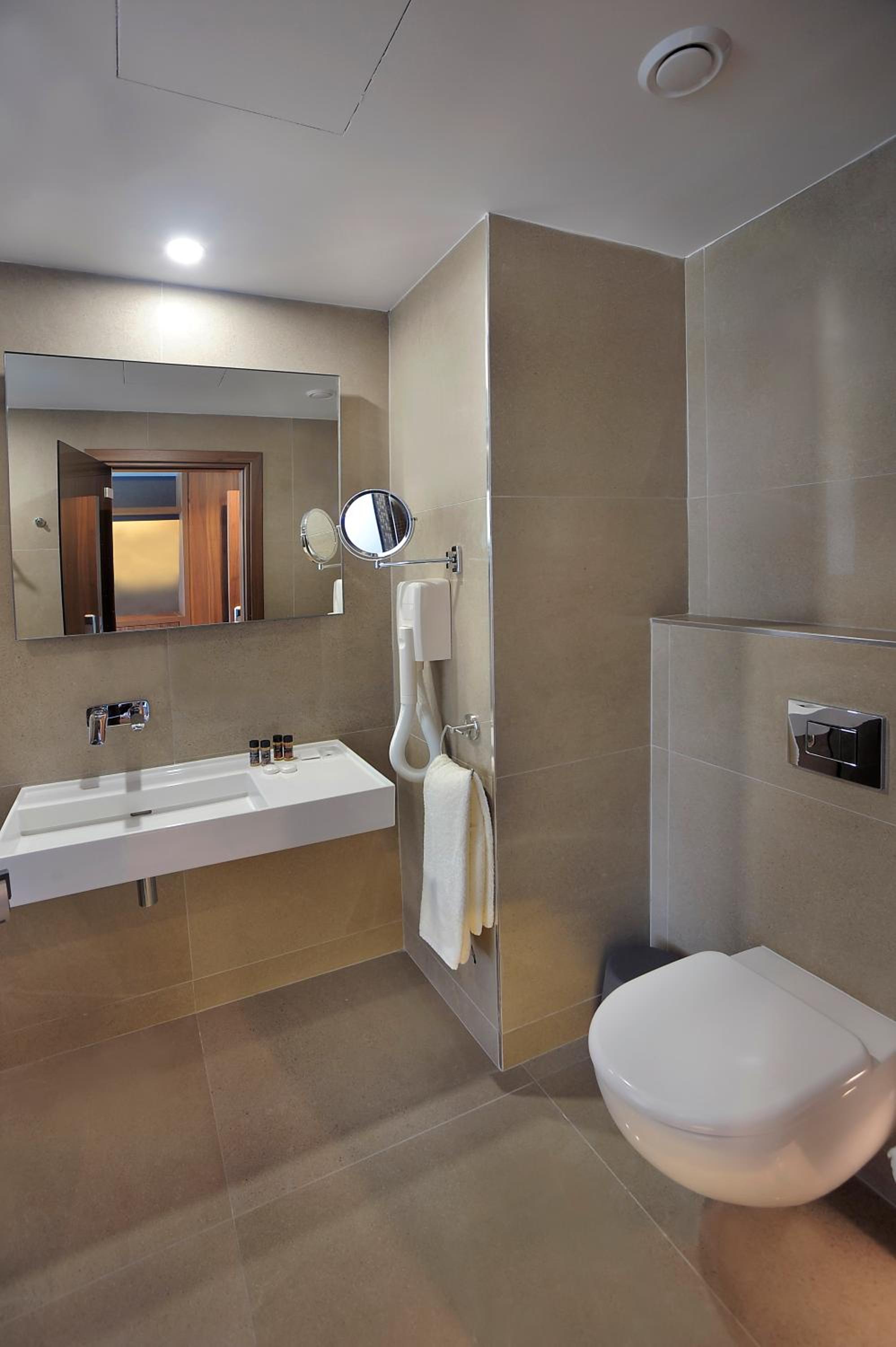Luxury Double Room with Inland View - Photo 4
