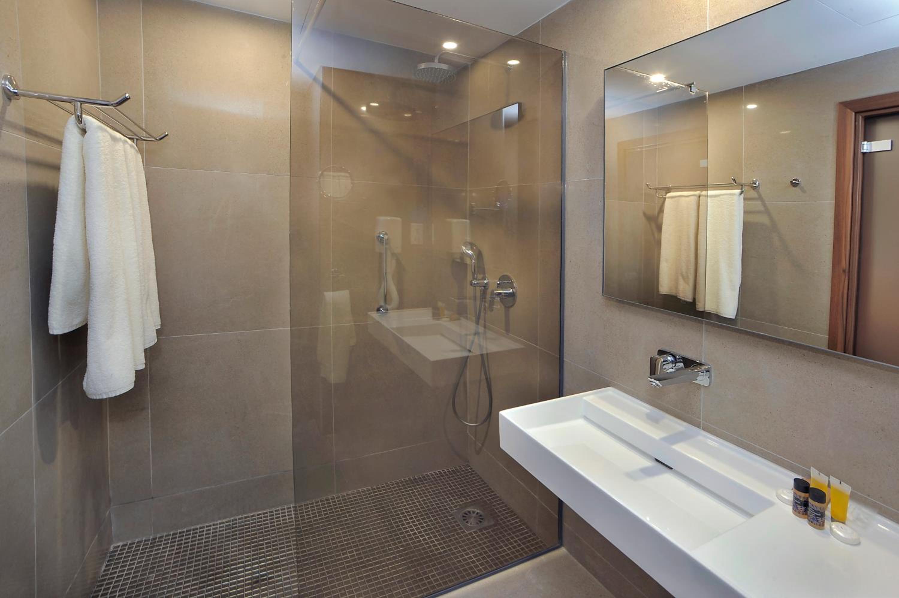 Luxury Double Room with Inland View - Photo 3