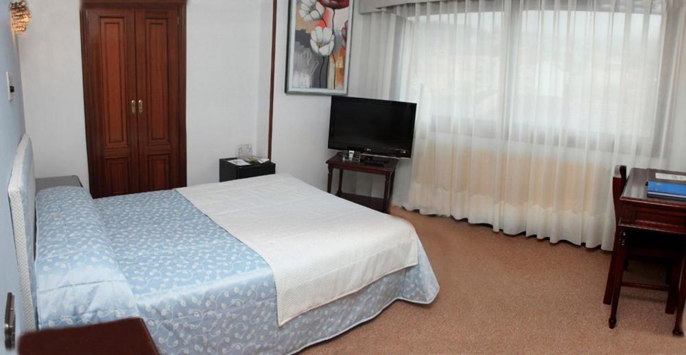 Double or Twin Room - Photo 7