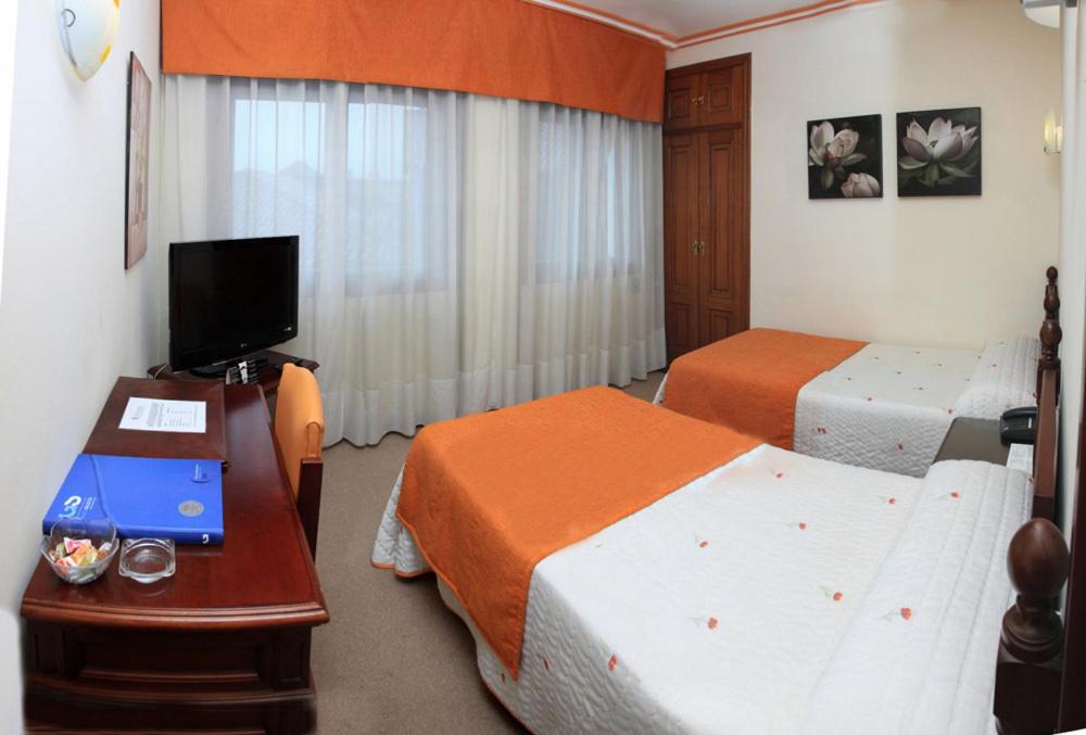 Double or Twin Room - Photo 6