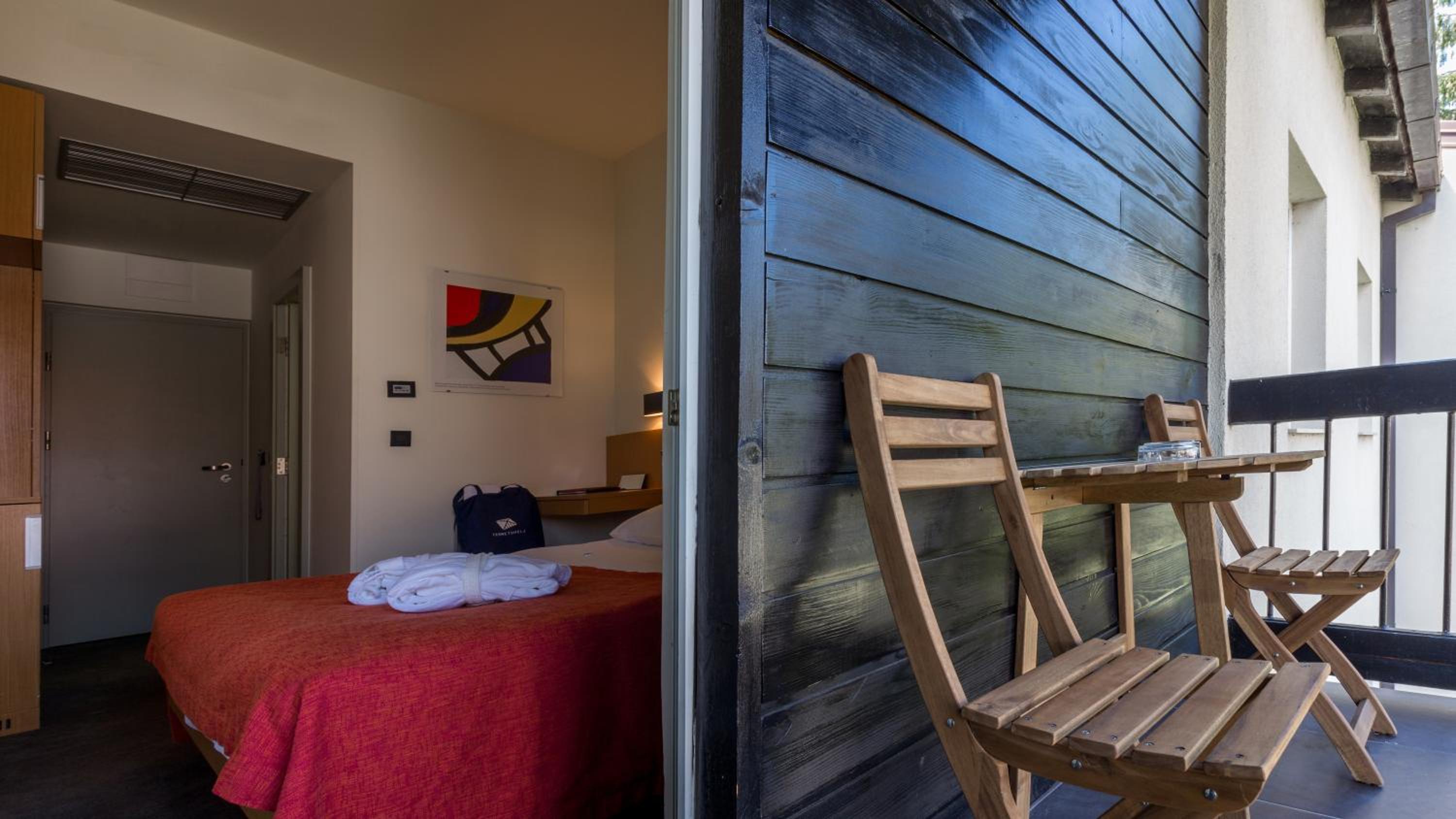Classic Double Room with Balcony photo 2