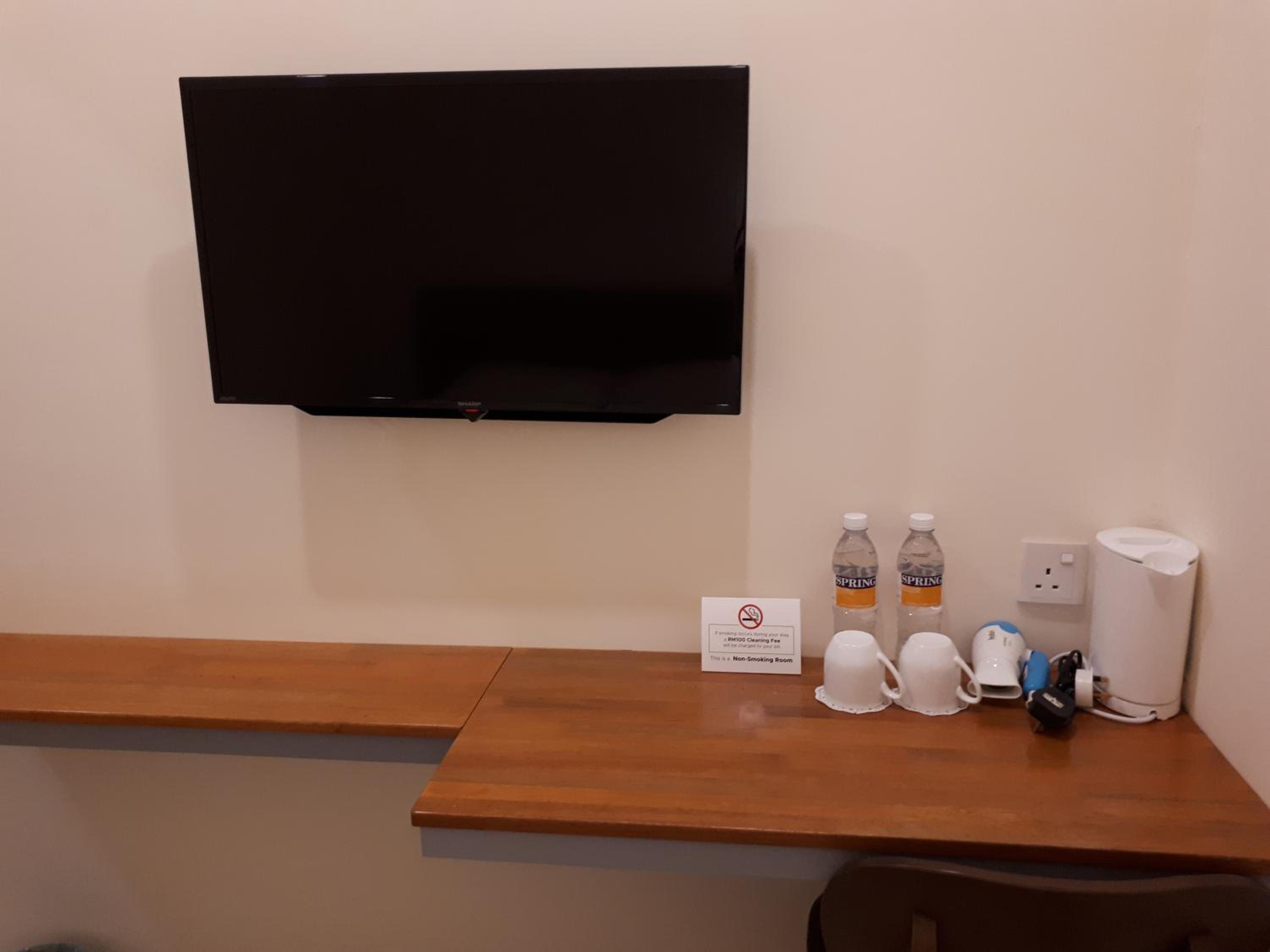 Standard Queen Room (No Window) - Photo 3