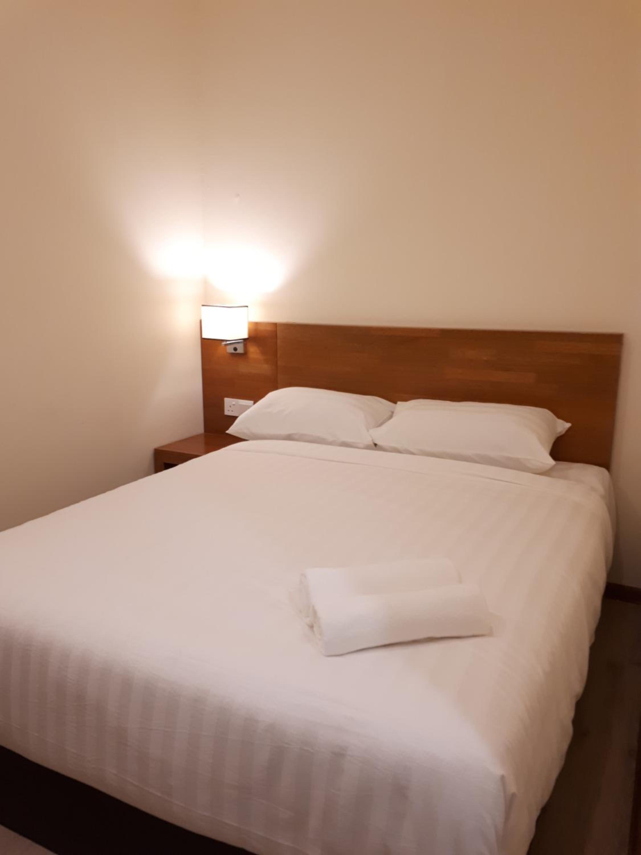 Standard Queen Room (No Window) - Photo 2