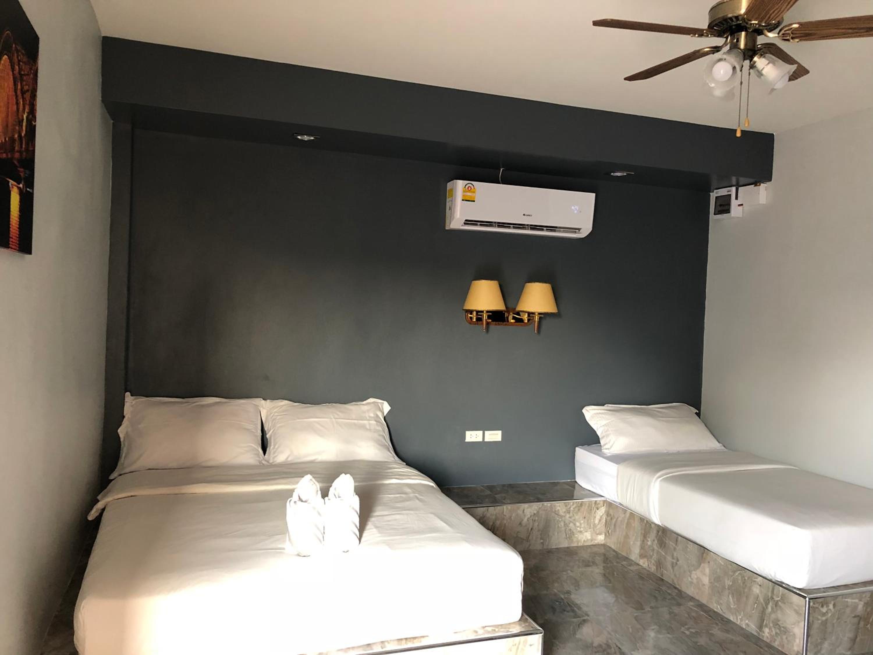 Budget Triple Room - Photo 21