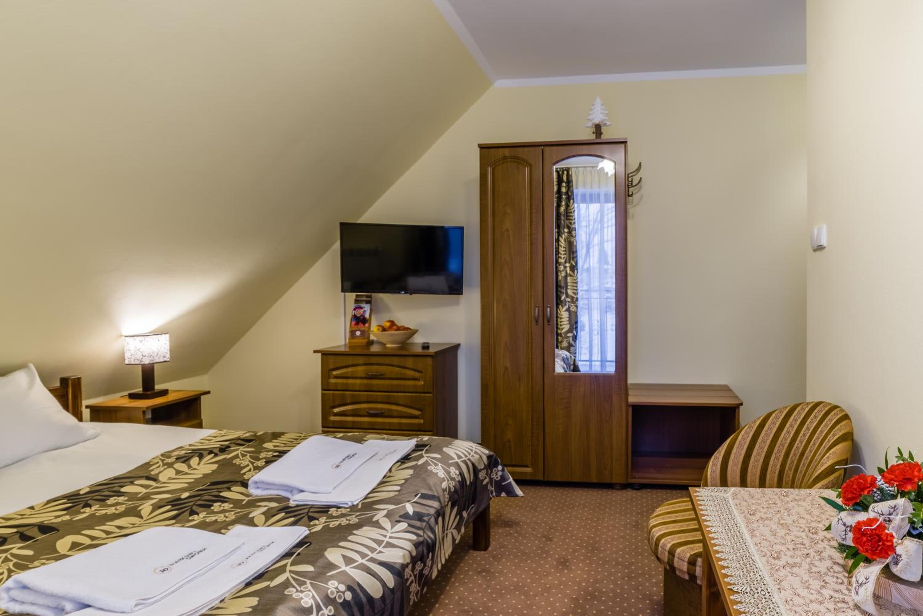 Double or Twin Room - Photo 8