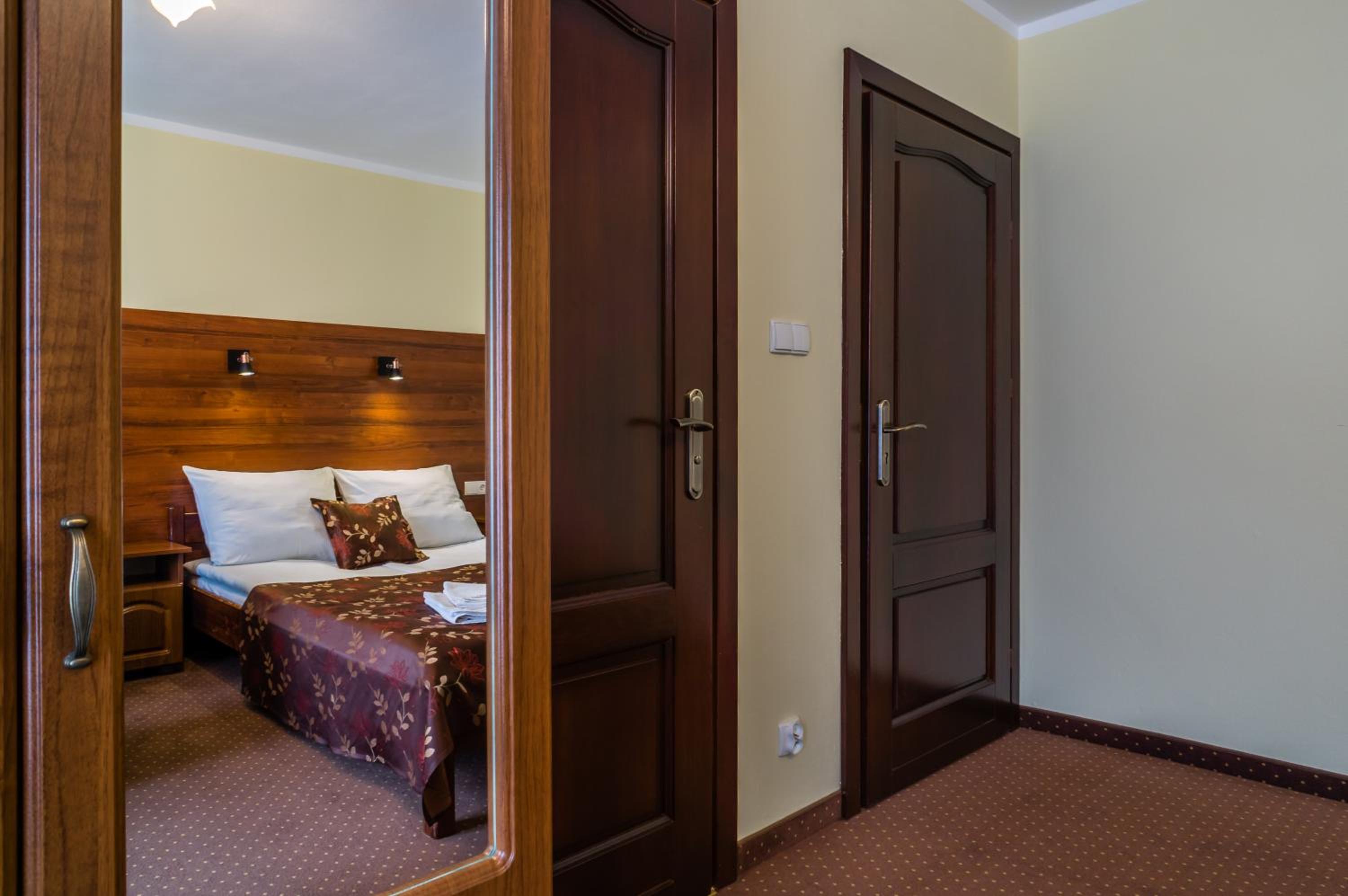 Double or Twin Room - Photo 15