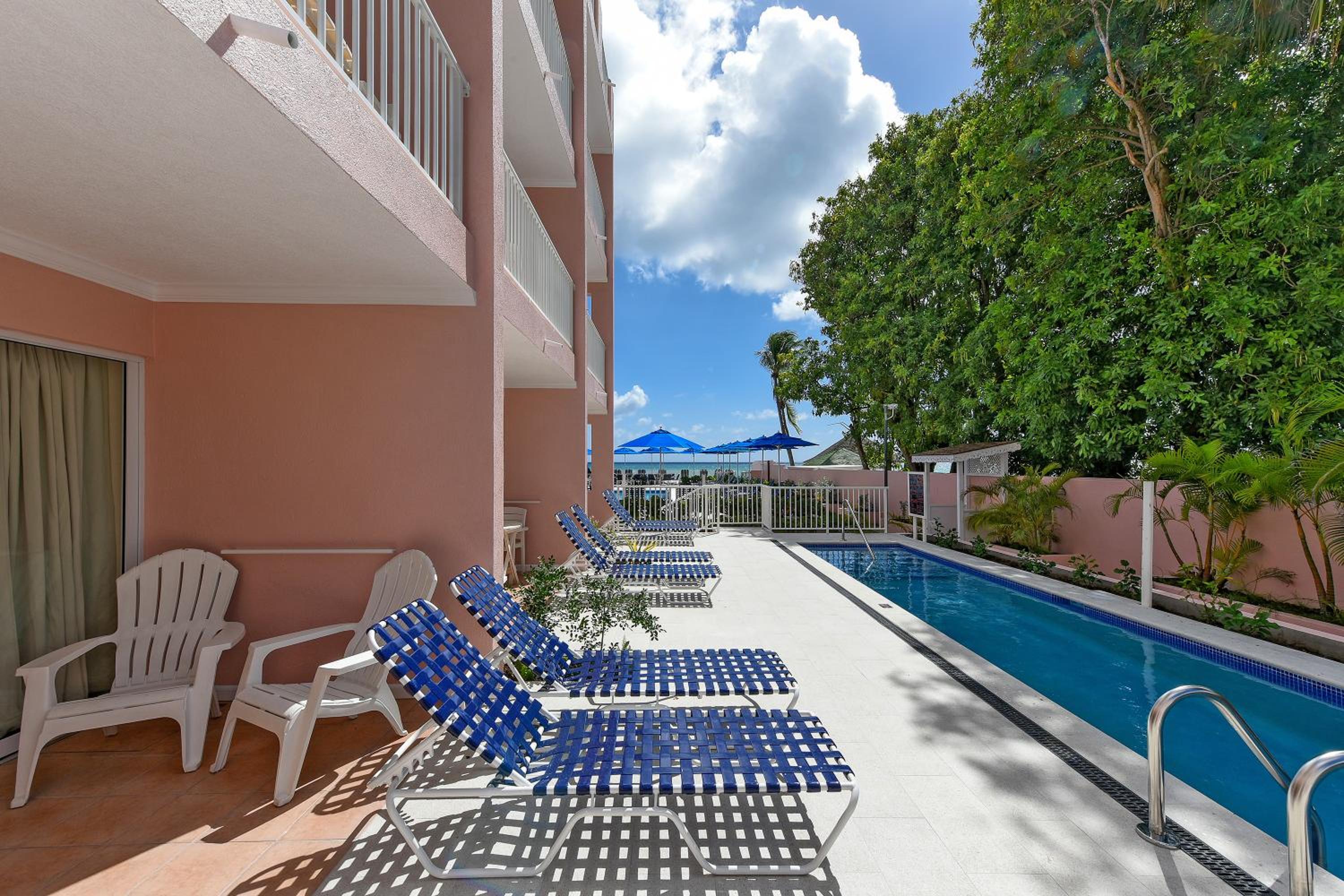 Deluxe Studio Pool View Ground Floor (Adults Only) - Photo 12