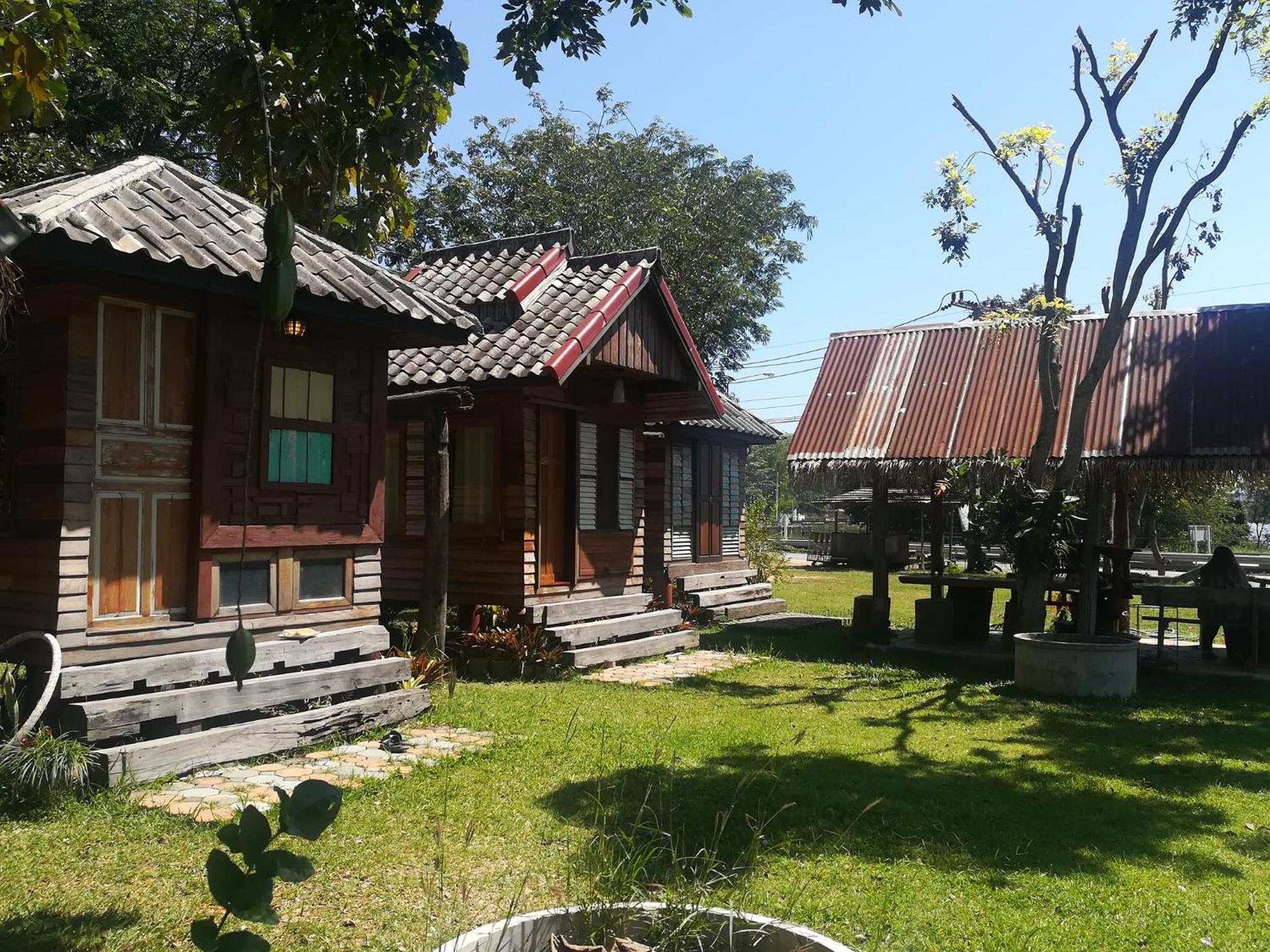 Bungalow with Share Bathroom ( Fan) - Photo 1