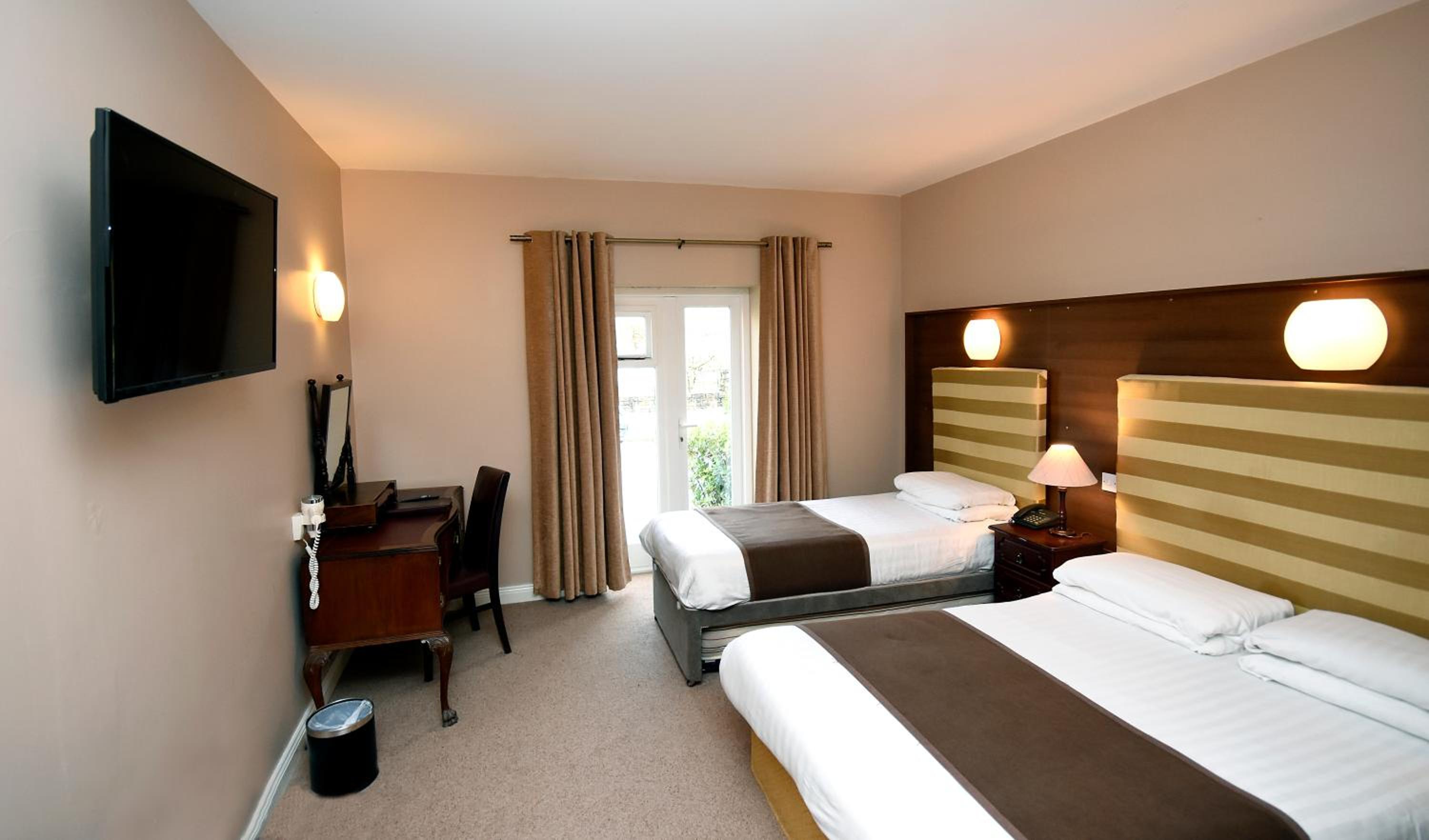 Standard Triple Room with Sea View