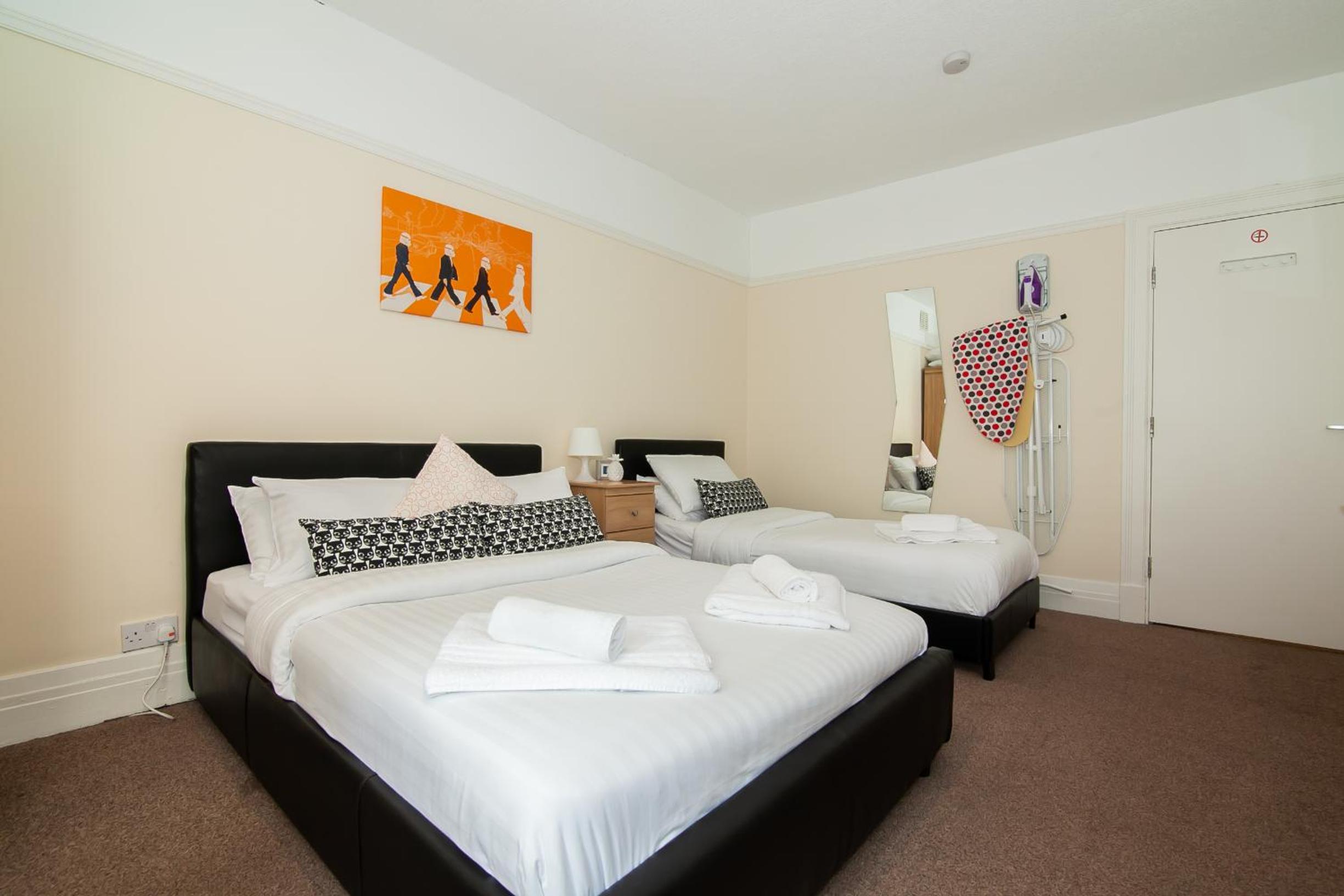 Triple Room with Shared Bathroom photo 2