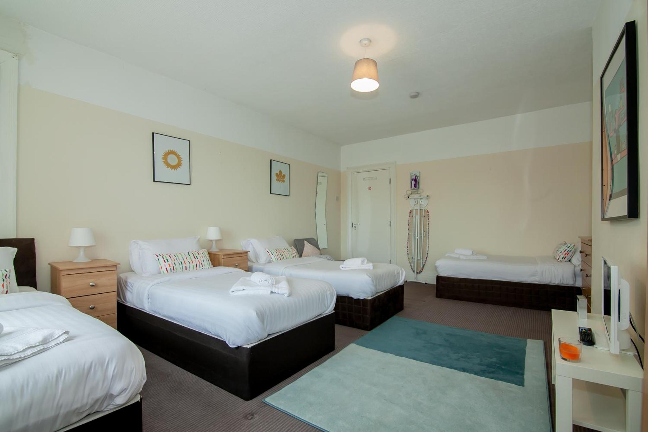 Economy Quadruple Room with Shared Bathroom photo 2