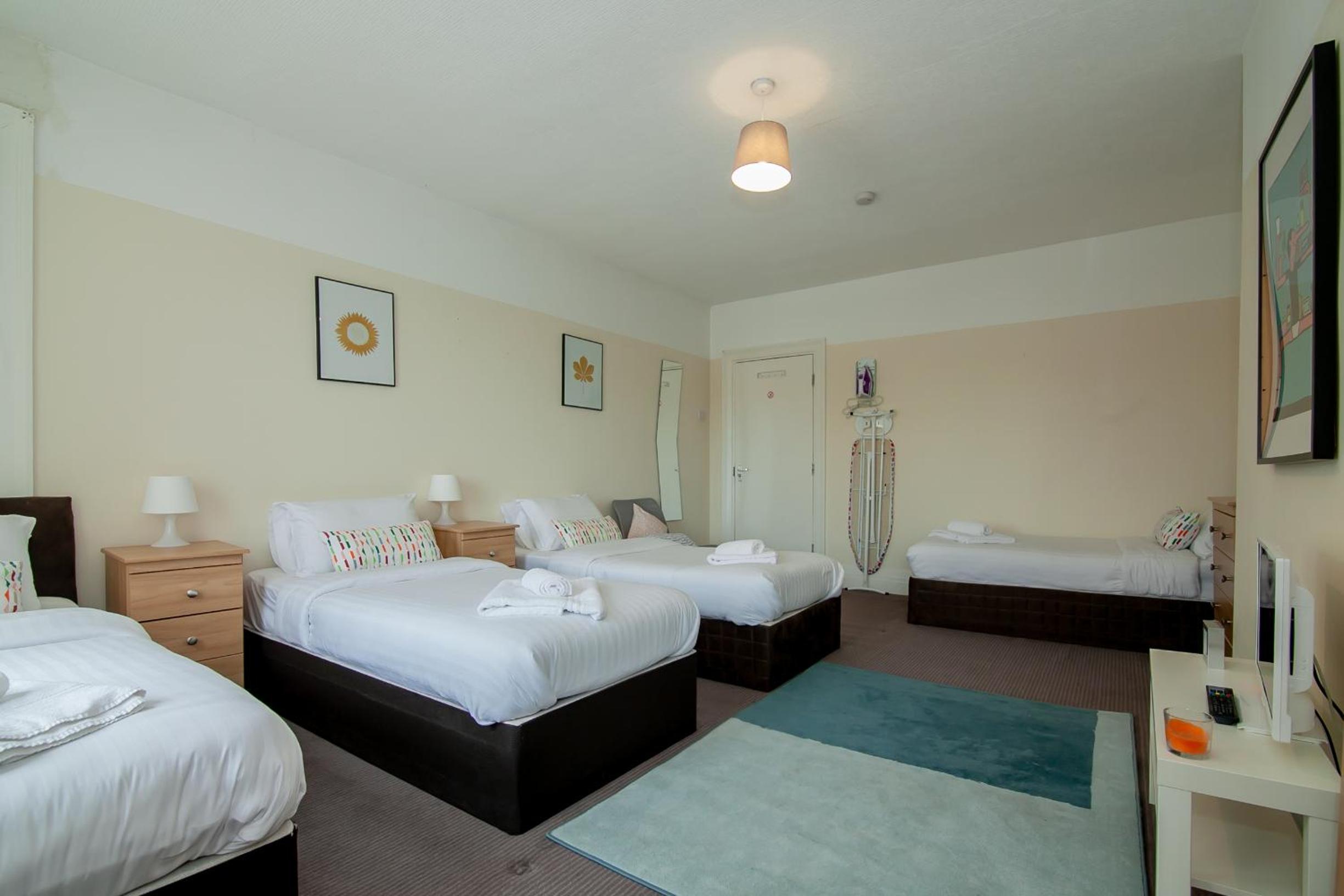 Economy Quadruple Room with Shared Bathroom photo 3