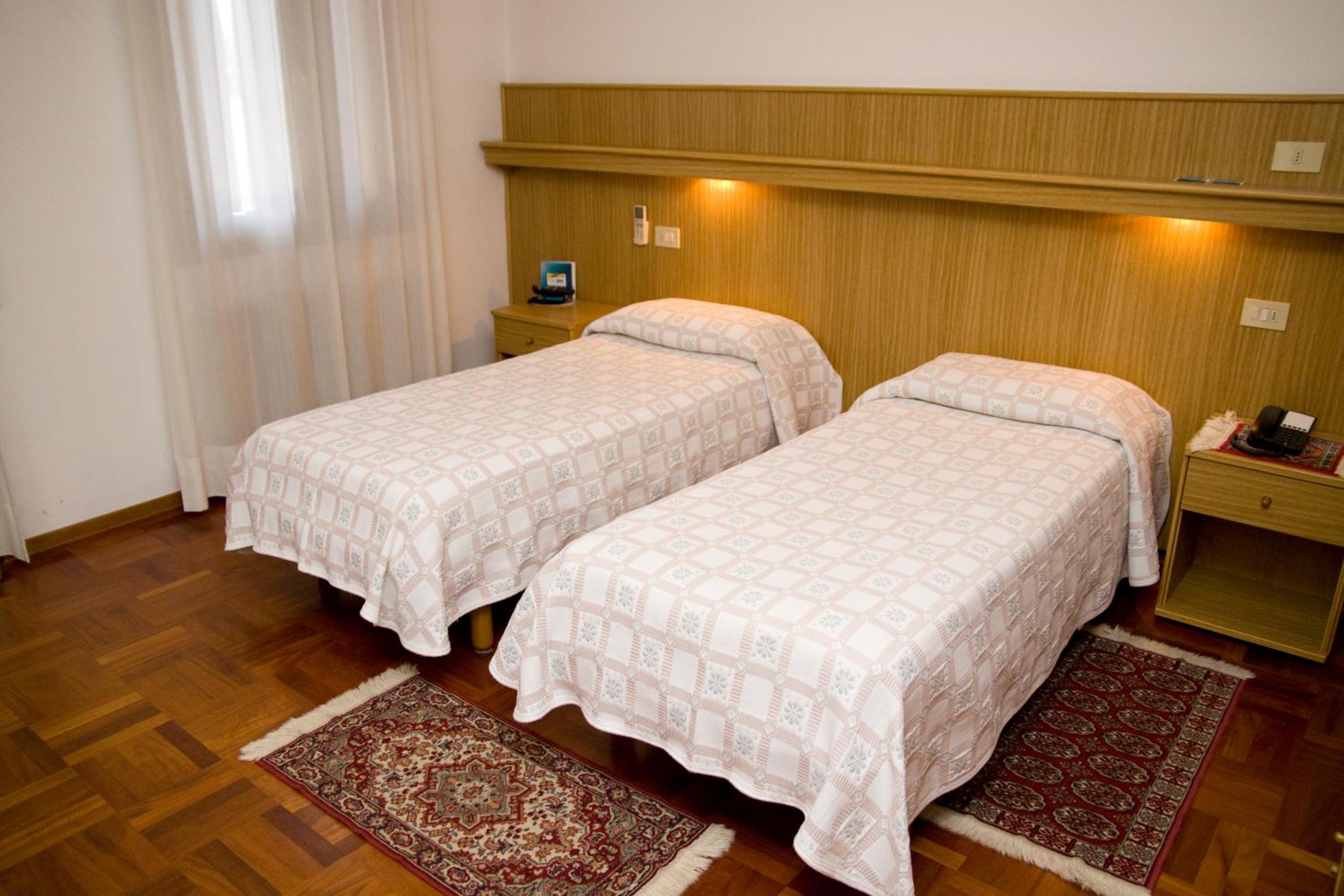 Comfort Twin Room - Photo 2