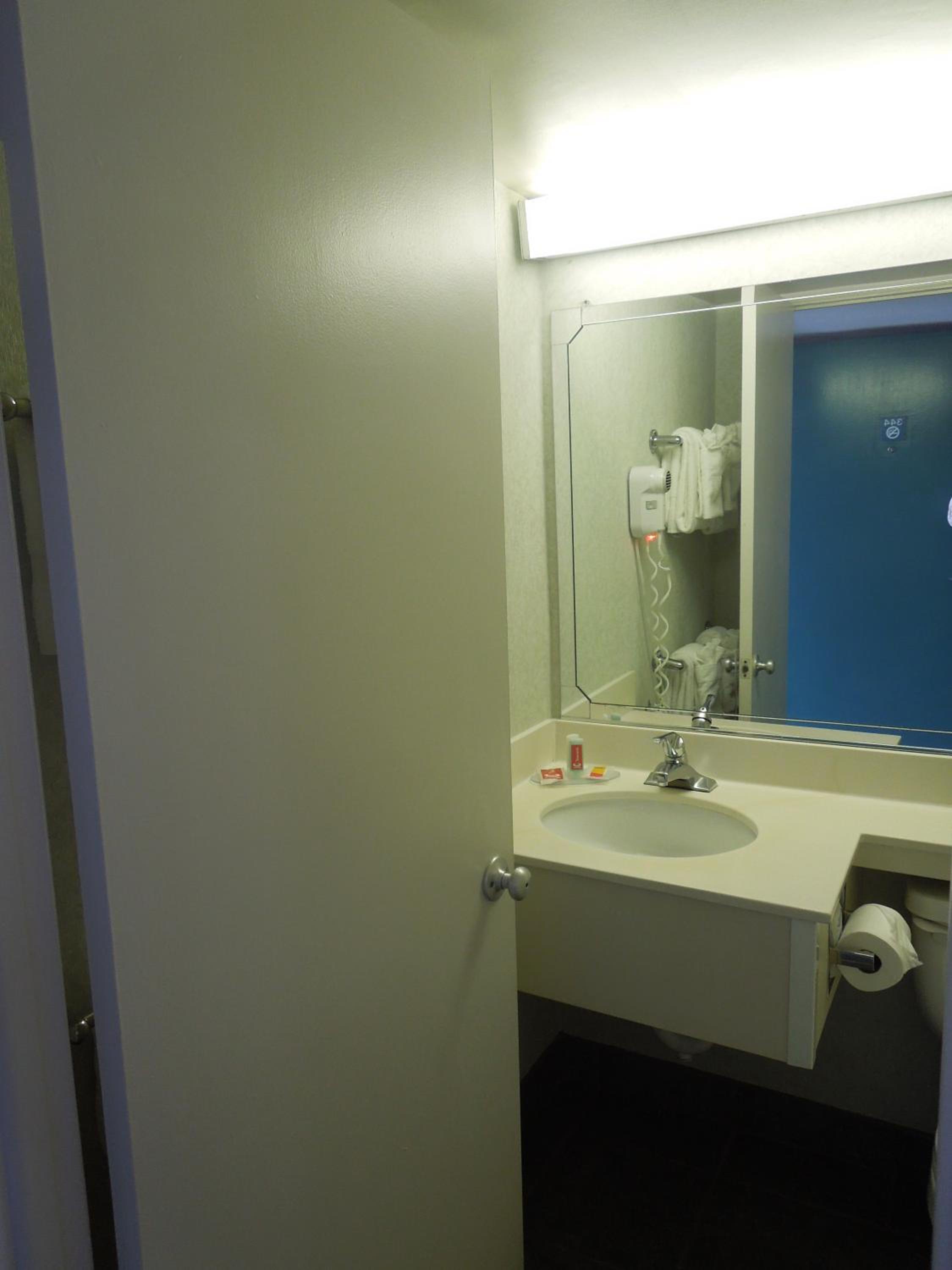 Two double beds - Ocean Front - Private Balcony  - Photo 3