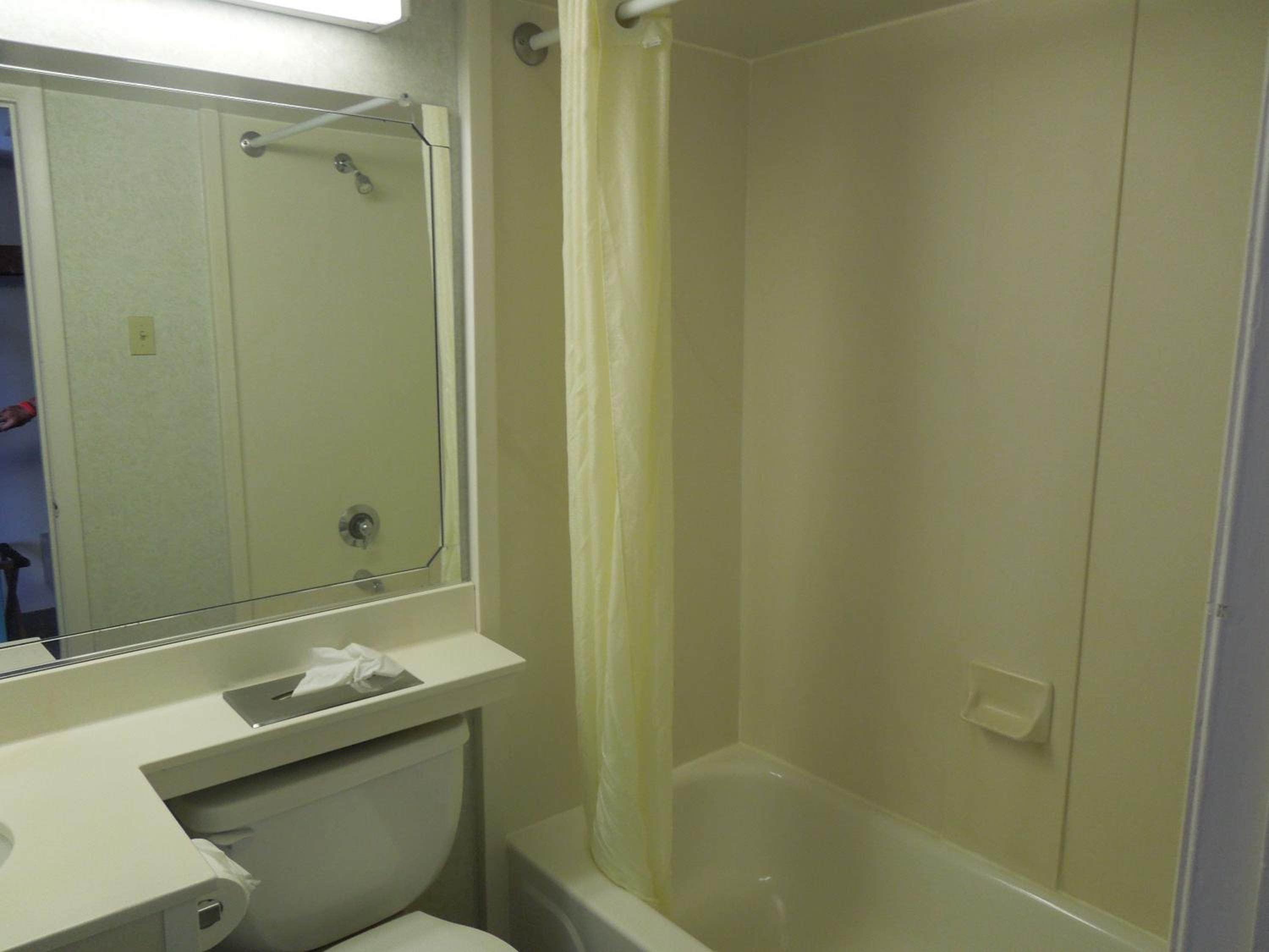 Two double beds - Ocean Front - Private Balcony  - Photo 8