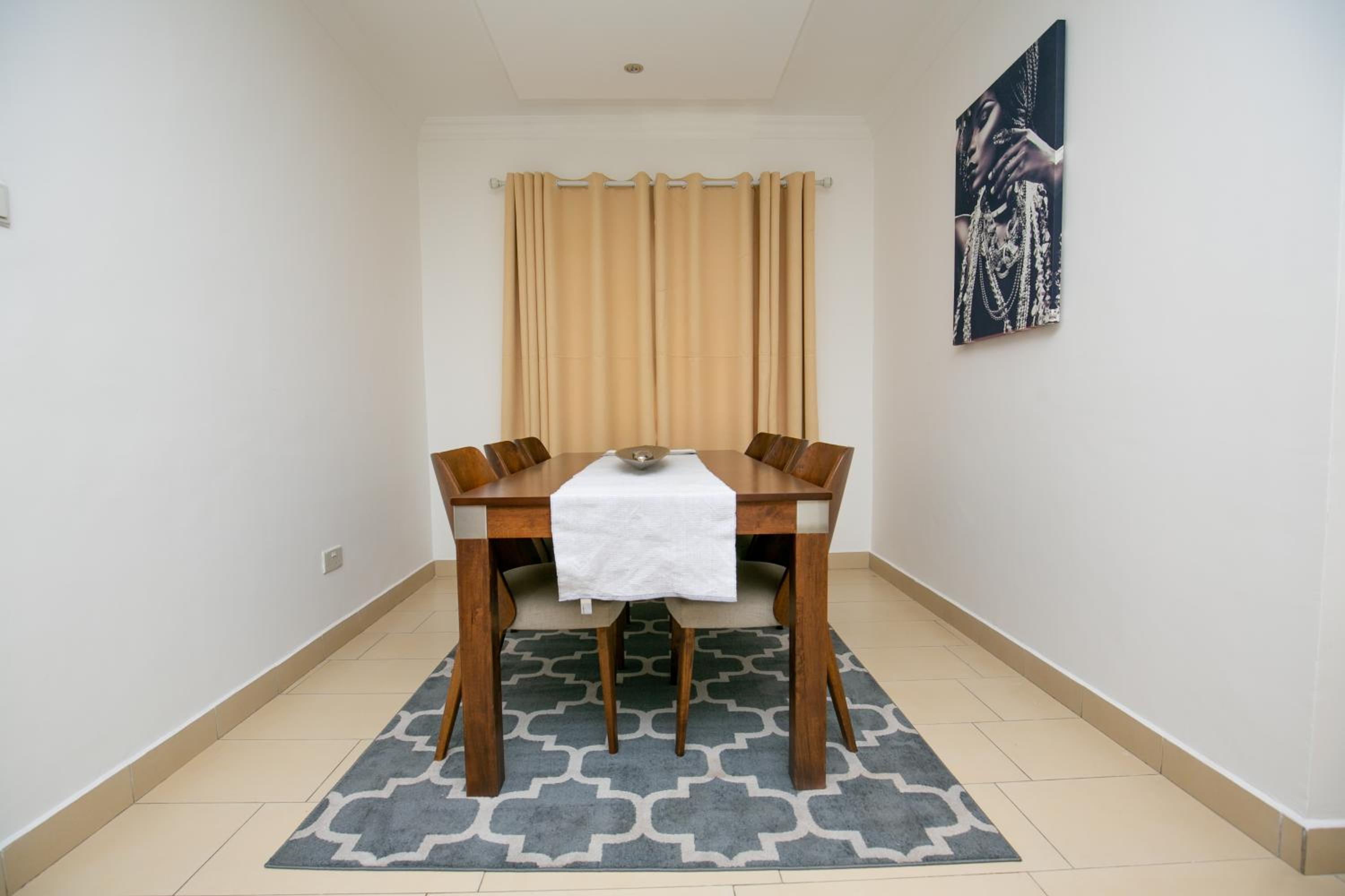 Apartment photo 2